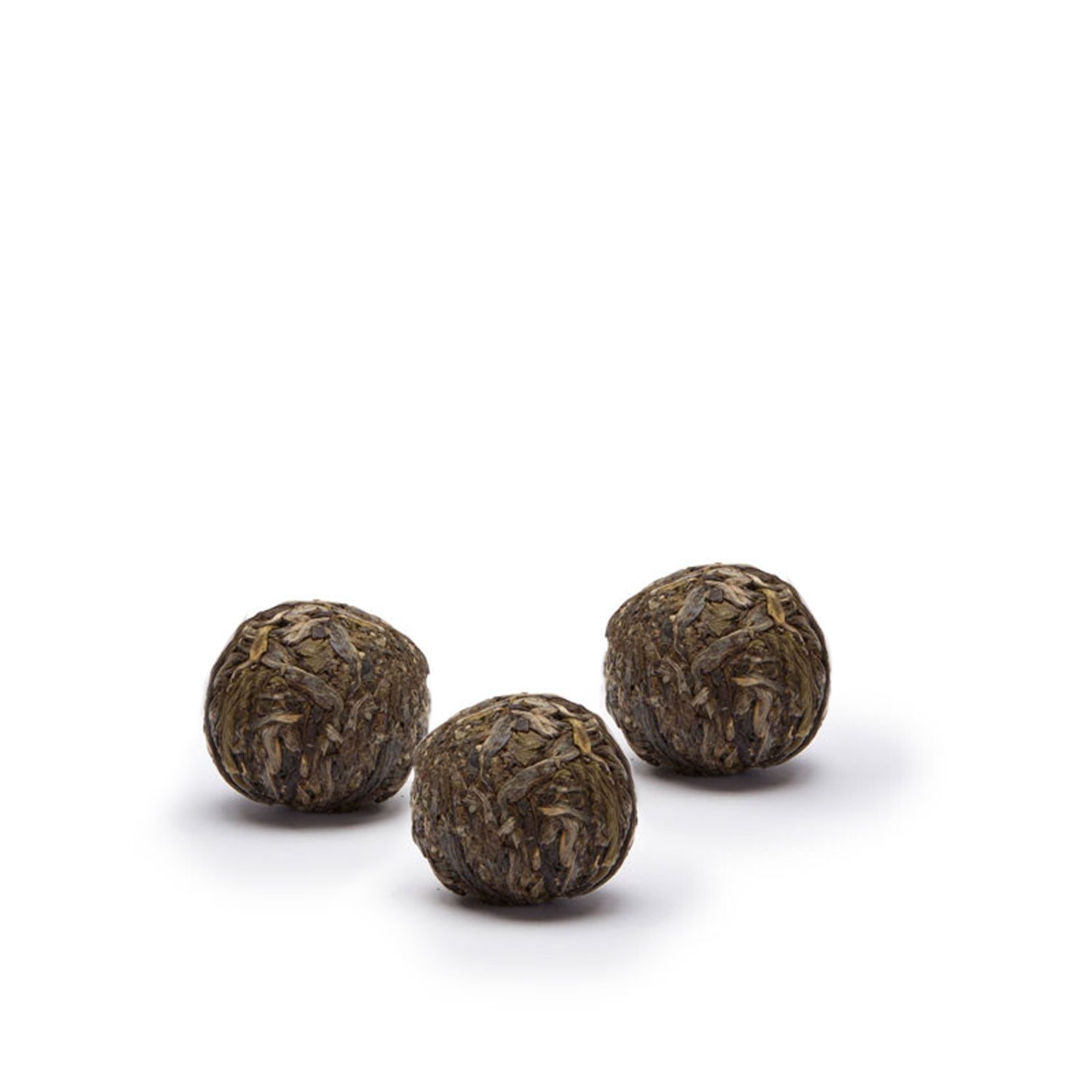 tea exclusive Tee Pu-Erh 2020 Xigui Drachen Perle, China, (Kugel, ca.8g), sanft und mild. Die Tasse verströmt den Duft von frischen Blumenwiesen