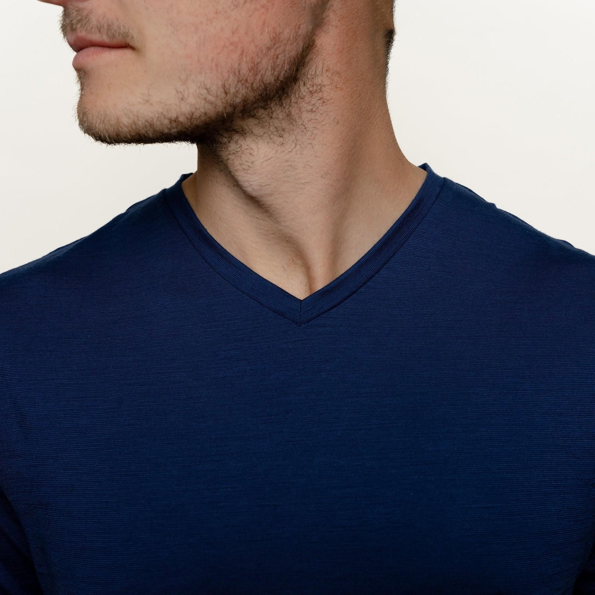 Tom Fyfe T-Shirt TOM FYFE Merino T-Shirt V-Ausschnitt Herren Marine / XL