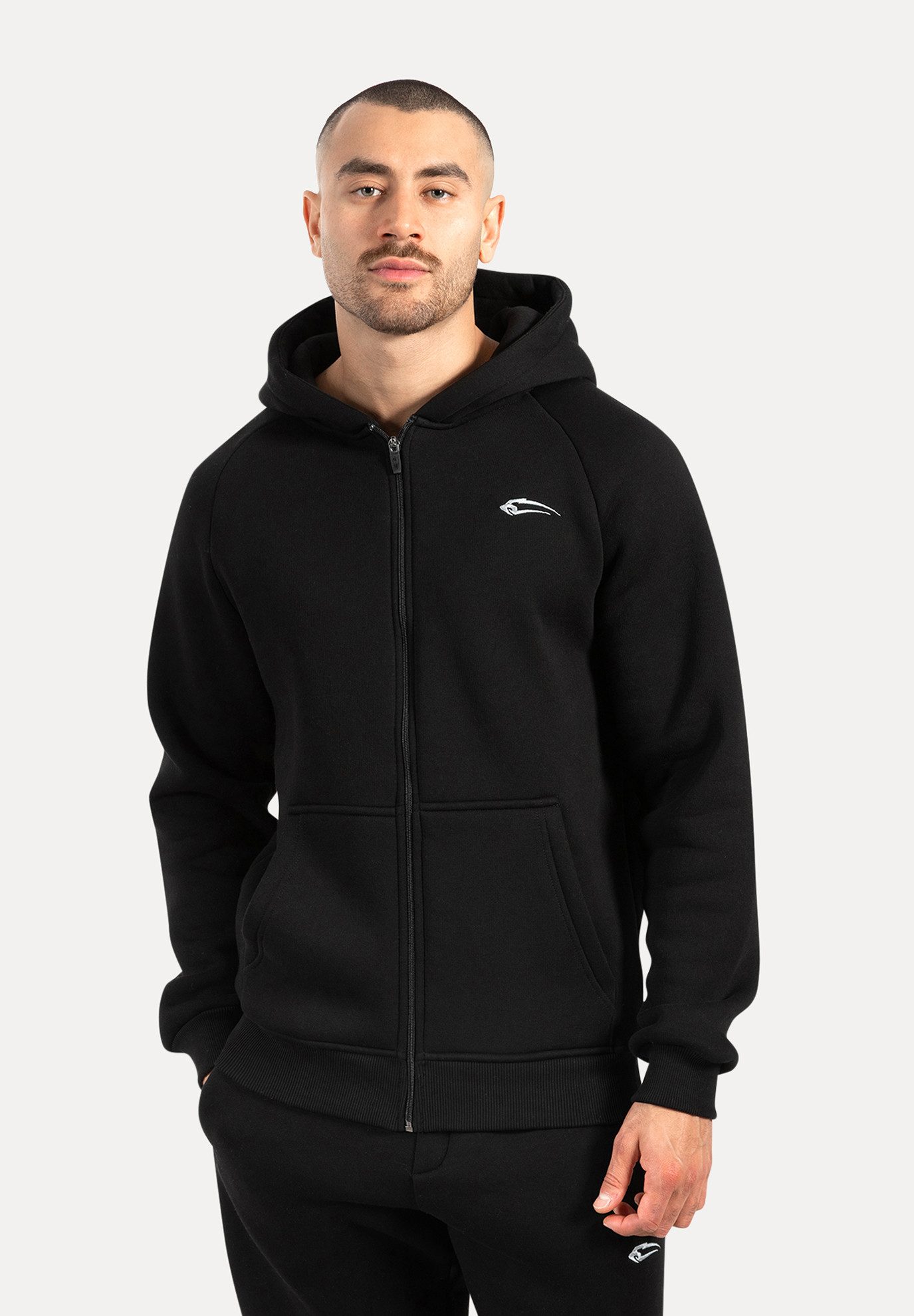 Smilodox Kapuzenstrickjacke Yassin, Zip Hoodie mit Logo, leicht überschnittene Schultern Kapuzenpullover weicher hochwertiger Stoff sportlicher Hoody Alltag