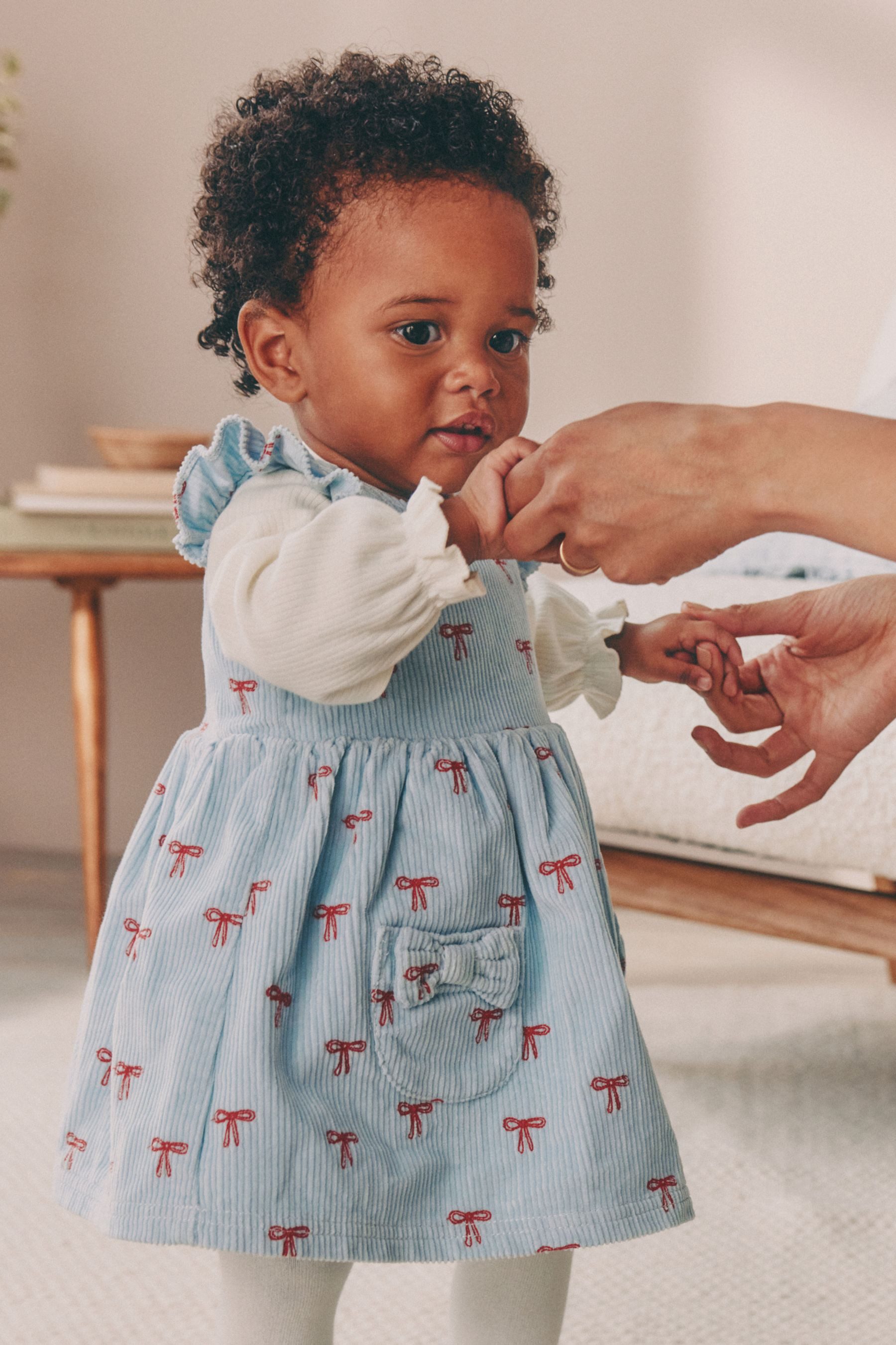 Next Latzkleid Baby-Set: Latzkleid, Langarm-Bodysuit, Strumpfhose (3-tlg)