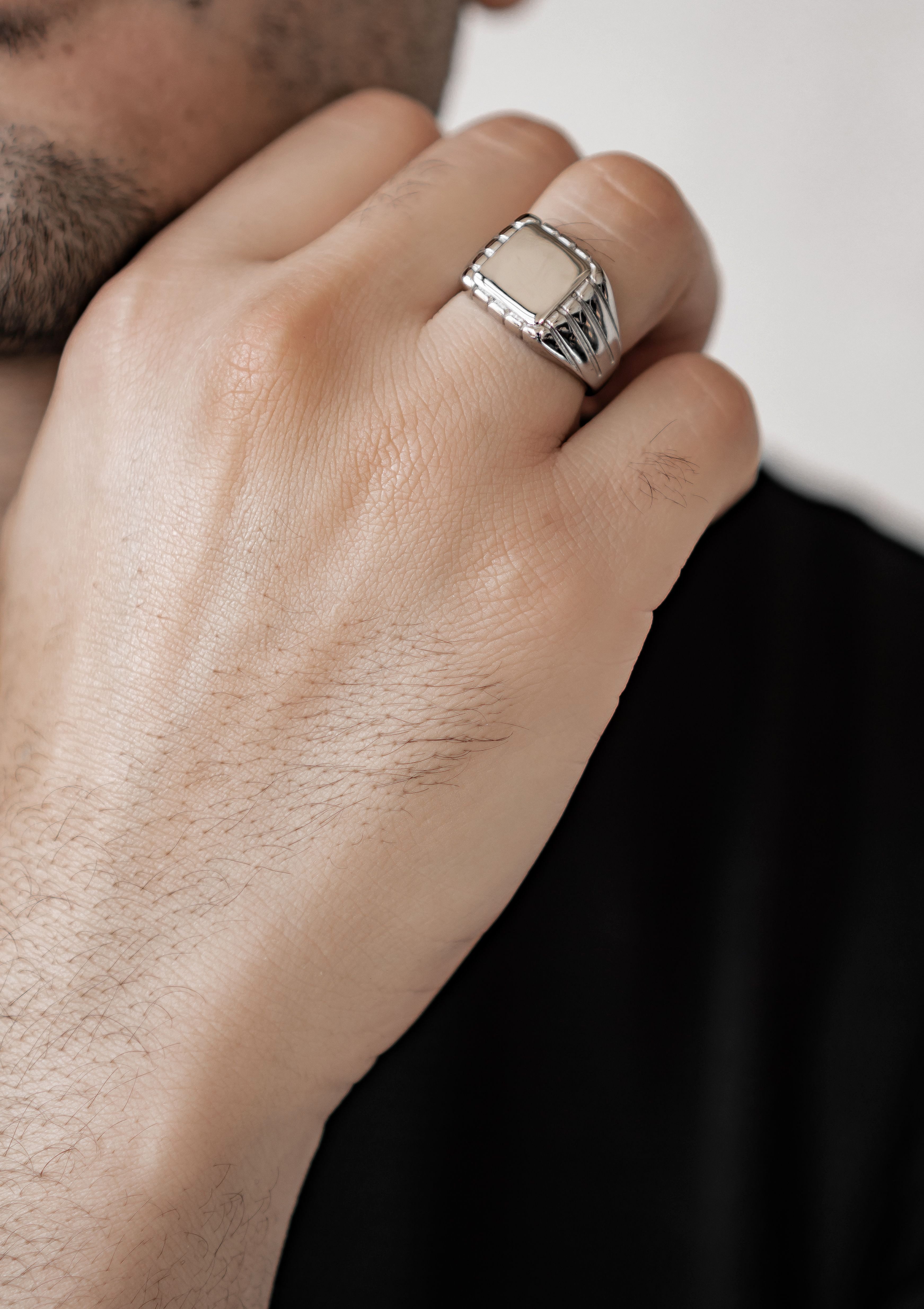 Hey Happiness Siegelring Rechteck mit Gravur, Herrenring aus Edelstahl, 18K Vergoldeter Männer Geo Ring, Geschenkidee