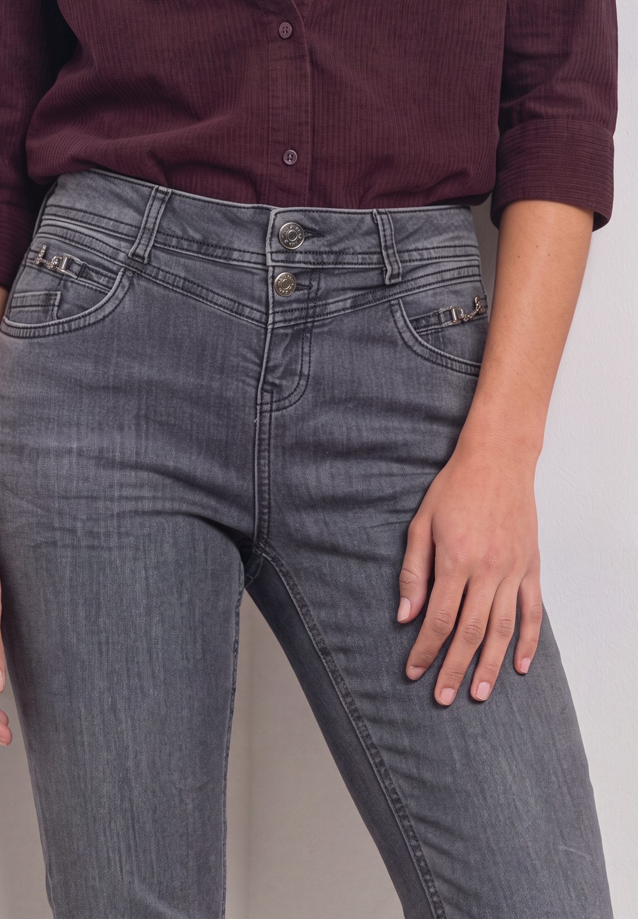 STREET ONE 5-Pocket-Jeans Style Jane mit Dekodetails / Slim Legs / Stretch