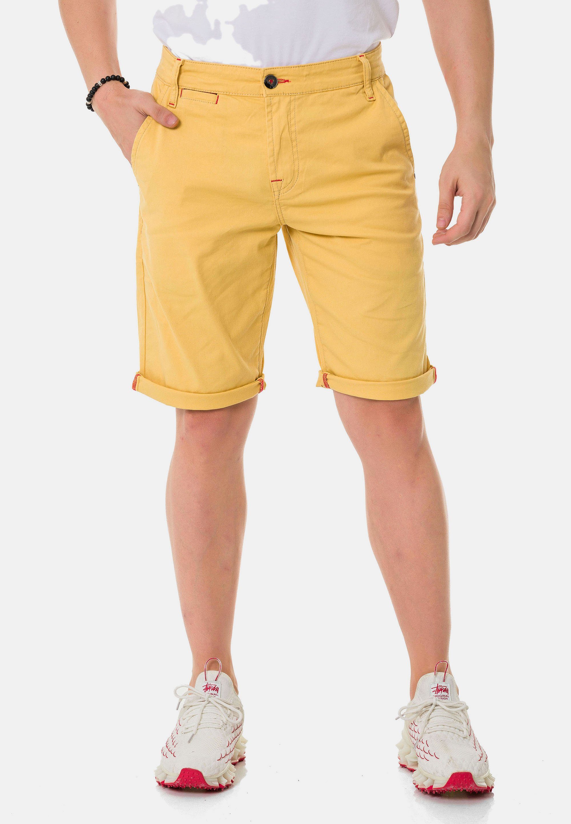Cipo & Baxx Shorts im einfarbigen Look gelb