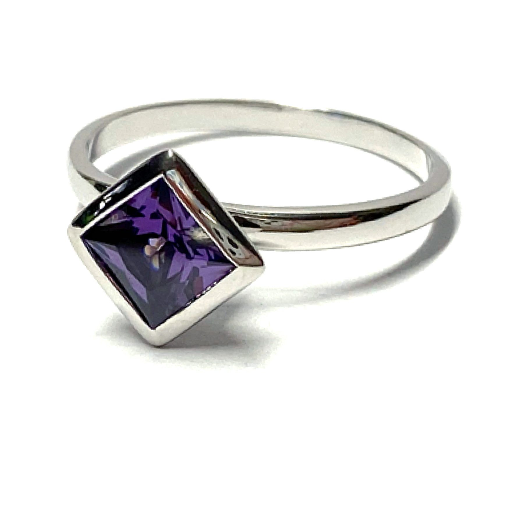 Edelschmiede925 Silberring Ring 925/- Silber rhodiniert poliert Zirkonia lila carré #60