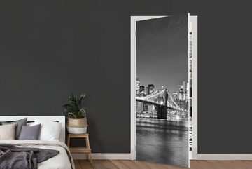 MuchoWow Türtapete New York - Brücke - Brooklyn - Schwarz und weiß - Architektur, Matt, bedruckt, (1 St), Fototapete für Tür, Türaufkleber, 75x205 cm