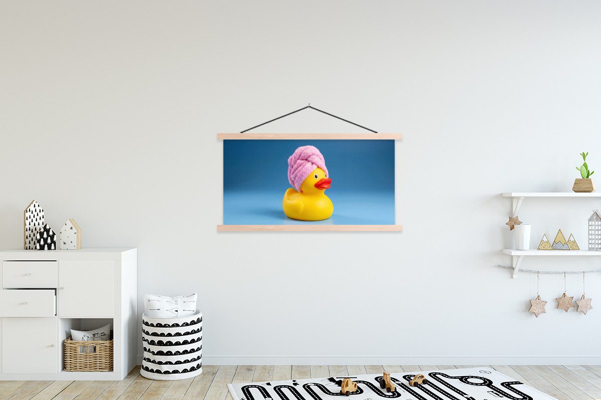 MuchoWow Poster Gummi-Ente - Handtuch - Blau, (1 St), Posterleiste, Textilposter für Wohnzimmer, Bilderleiste, 120x60 cm