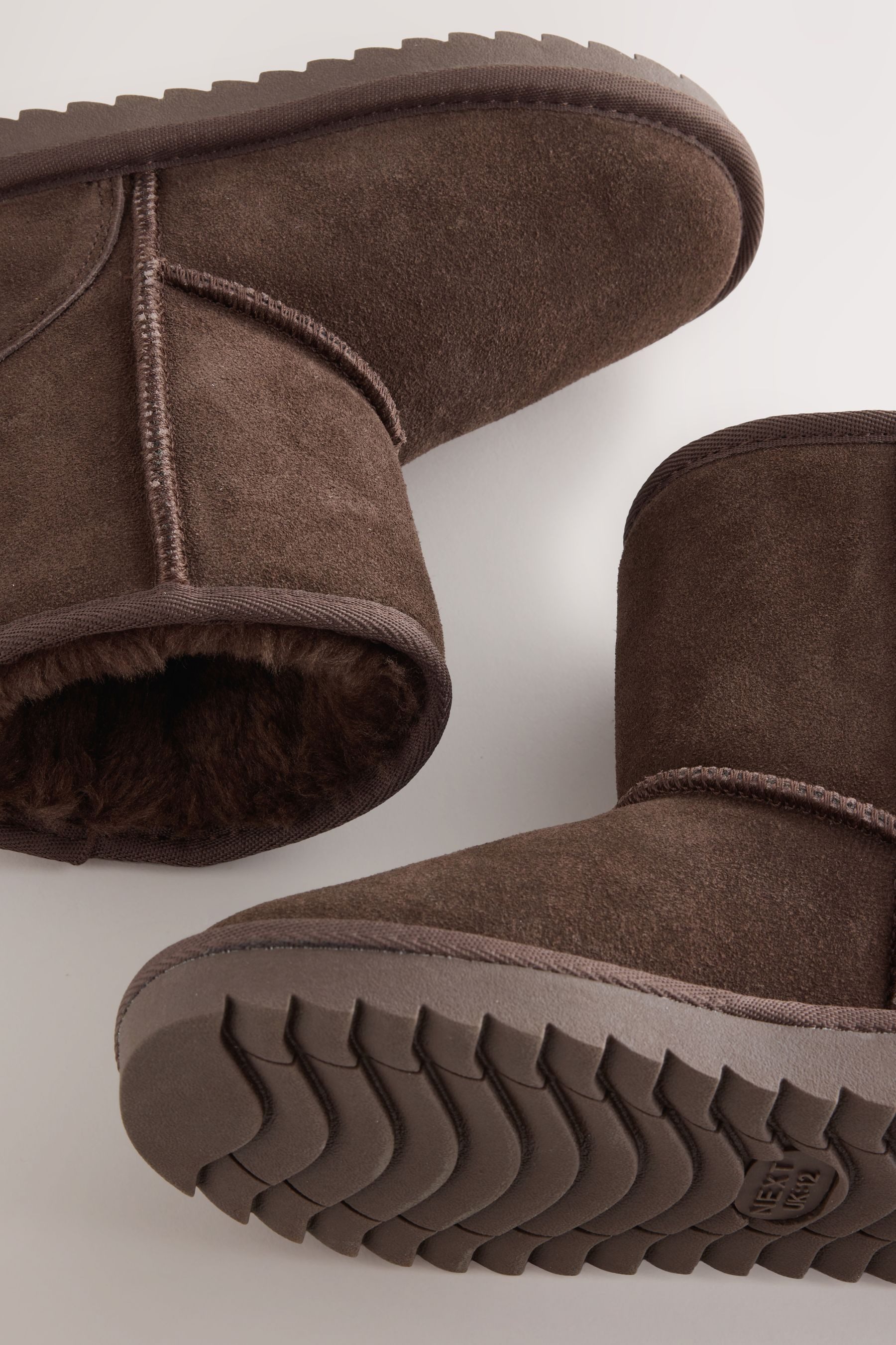 Next Hohe Schlupfstiefel aus Veloursleder Schlupfboots – Bild 5 von 5