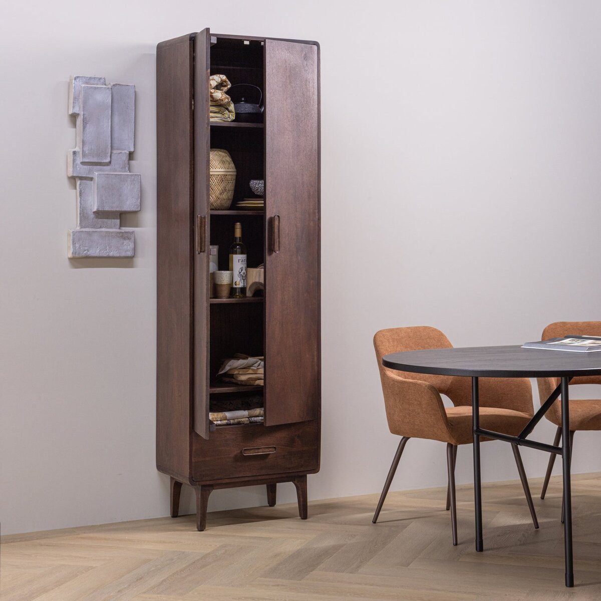 WOOOD Mehrzweckschrank Luxuriös, abgerundete Ecken, großzügiger Stauraum