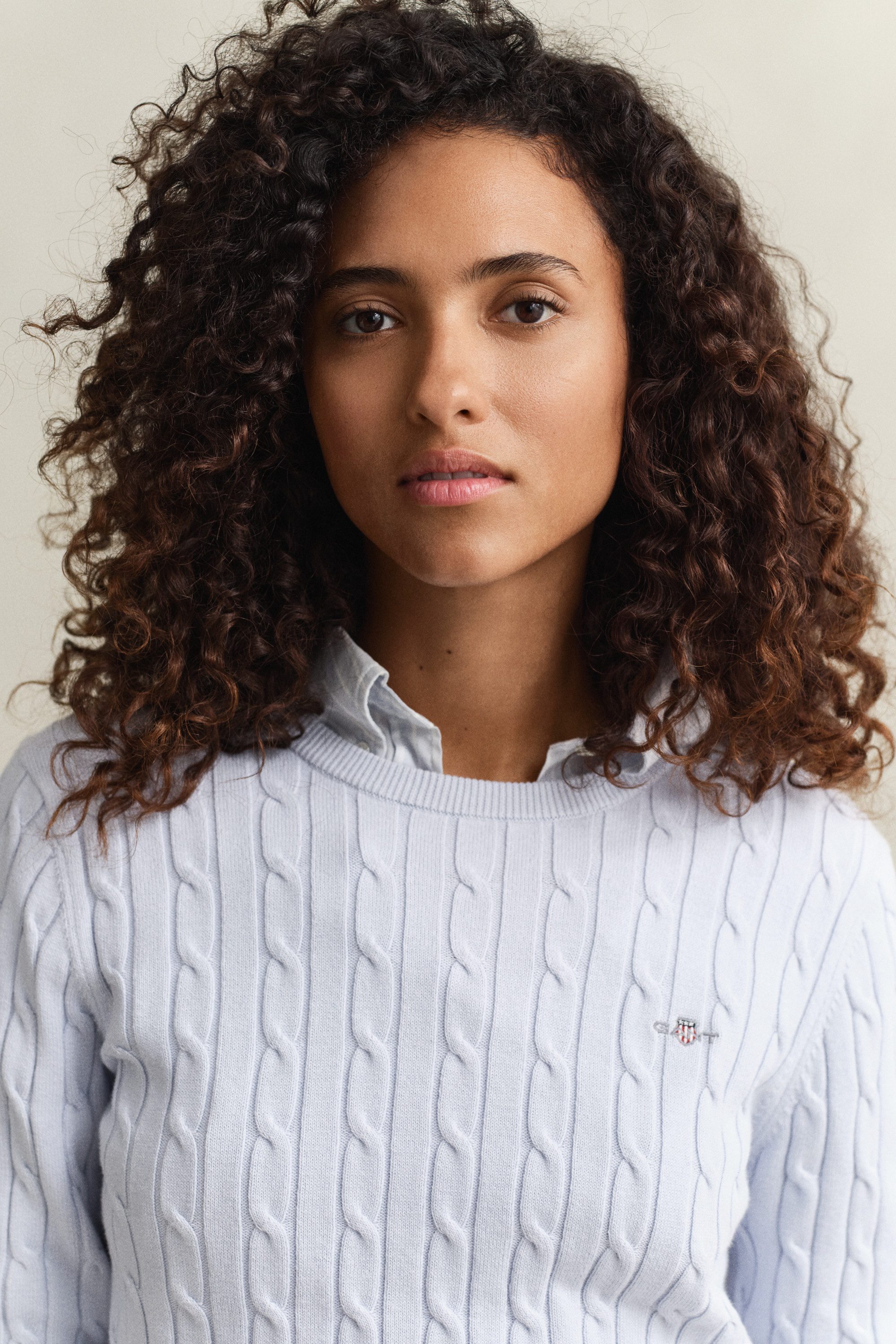 Gant Strickpullover STRETCH COTTON CABLE C-NECK mit Logostickerei auf der Brust