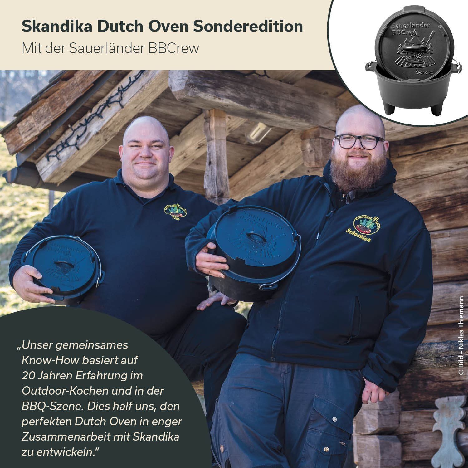 Skandika Grilltopf BBCREW Dutch Oven 8 L, Feuertopf, Gusseisen, Outdoorküche, Gulaschtopf, (Mit Füßen, Tragetasche mit Rucksackfunktion), Emaillierung, Rezeptbuch, Deckelheber, Spülmaschinenfest, auch Pfanne