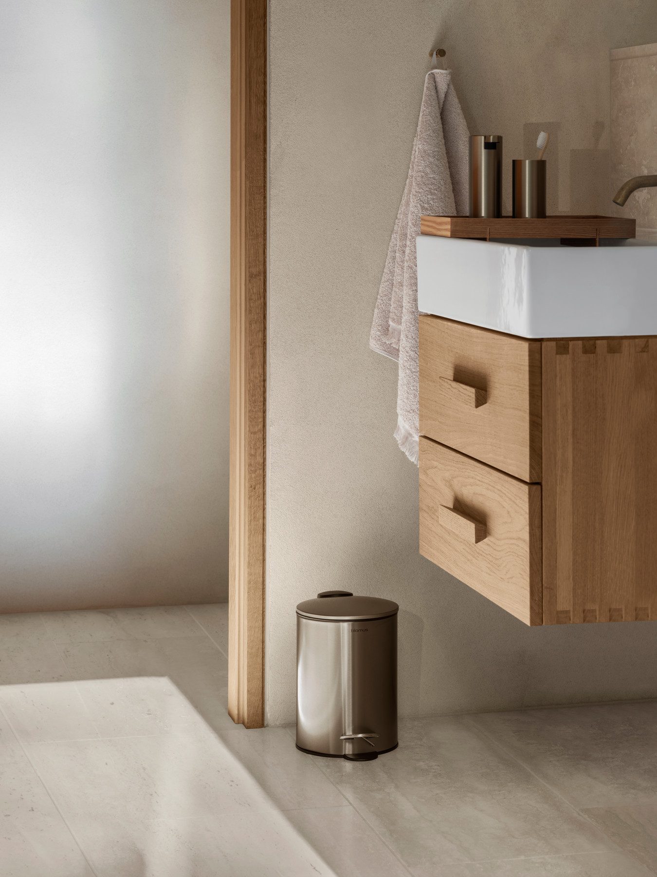 blomus Mülleimer -TUBO- Treteimer: Smart-Close-System, hochwertig und stilvoll, 3 Liter, Hochwertig, Pulverbeschichtet, Kompakt, Smart-Close, Inneneimer