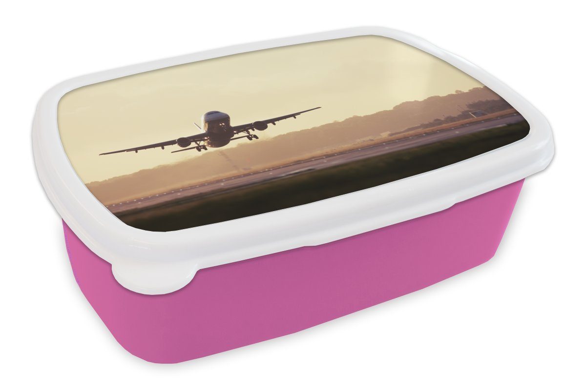 MuchoWow Lunchbox Ein Flugzeug, das gerade abhebt, Kunststoff, (2-tlg), Brotbox für Erwachsene, Brotdose Kinder, Snackbox, Mädchen, Kunststoff rosa