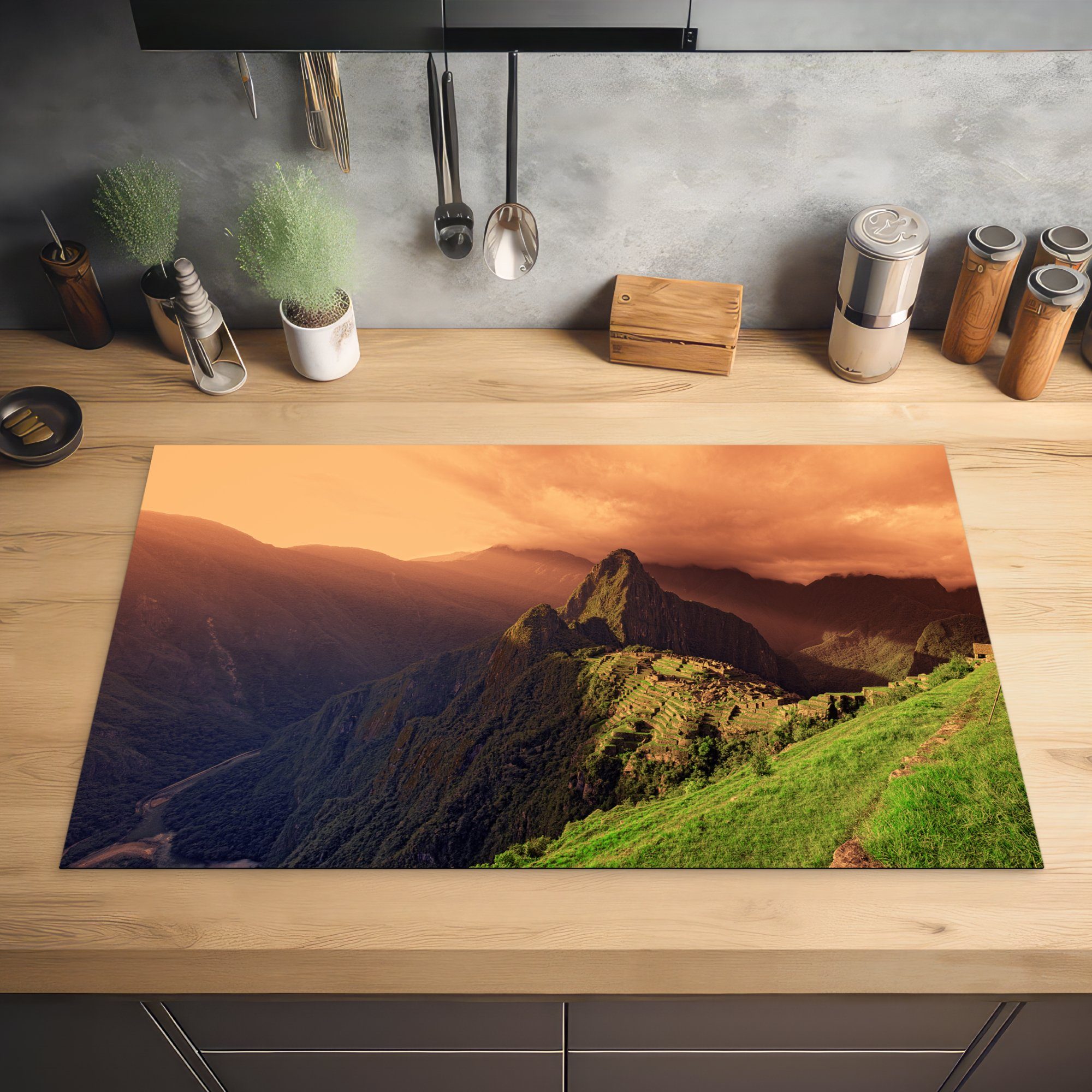 83x51 Machu Vinyl, Sonnenuntergang Picchu Arbeitsplatte Peru, für cm, am (1 MuchoWow tlg), küche Herdblende-/Abdeckplatte in Ceranfeldabdeckung,