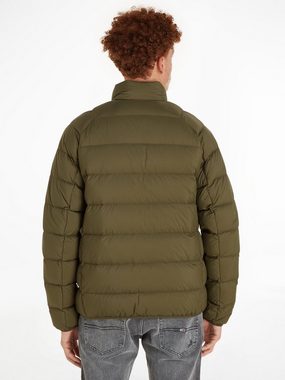 Tommy Jeans Daunenjacke TJM ESSENTIAL LT DOWN JACKET EXT mit Stehkragen