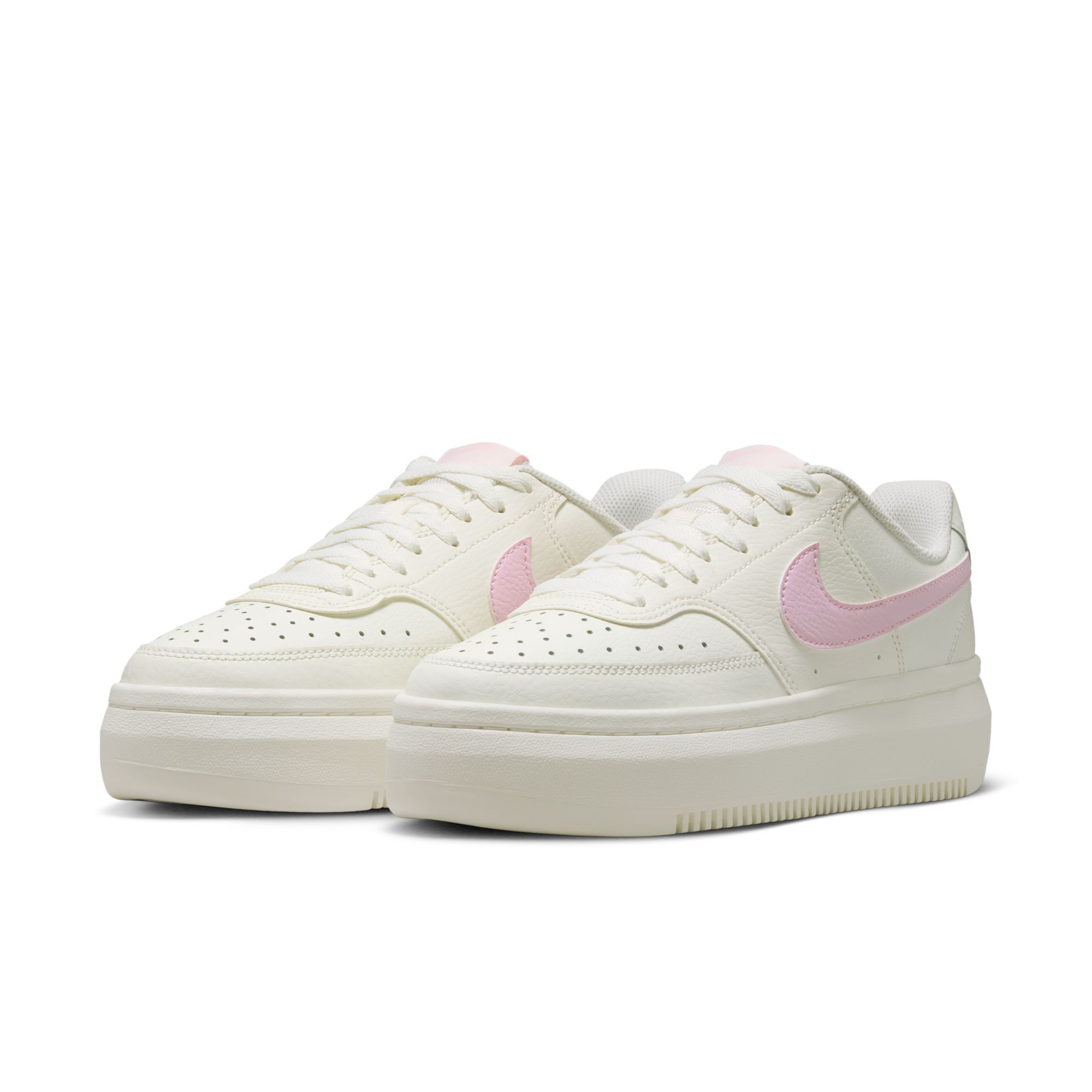 Nike Sportswear Court Vision Alta Sneaker inspiriert vom Design des Nike Air Force