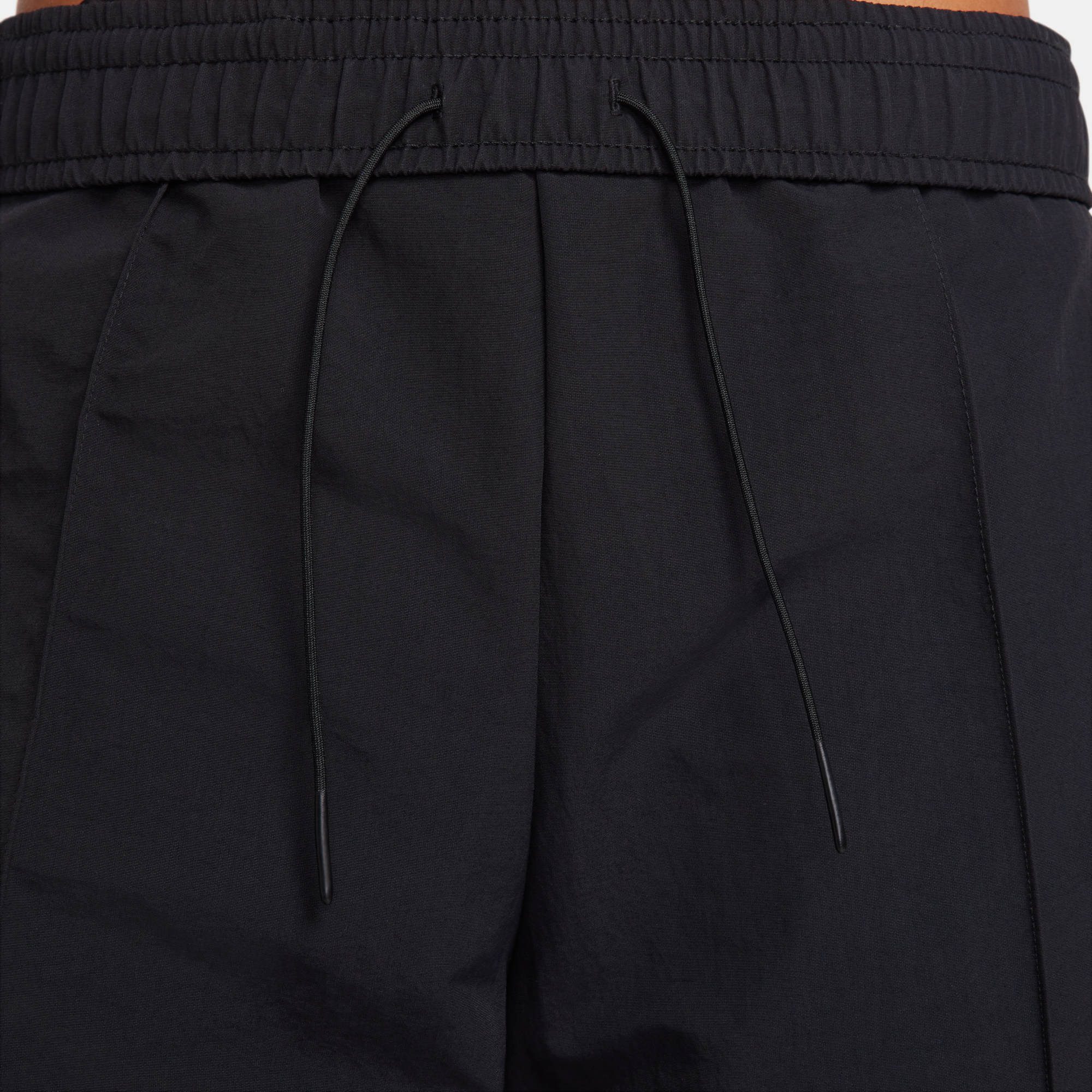 Nike Sportswear Sporthose W NSW TREND WVN MR PANT mit mehreren Taschen, wasserabweisend, verstellbares Design