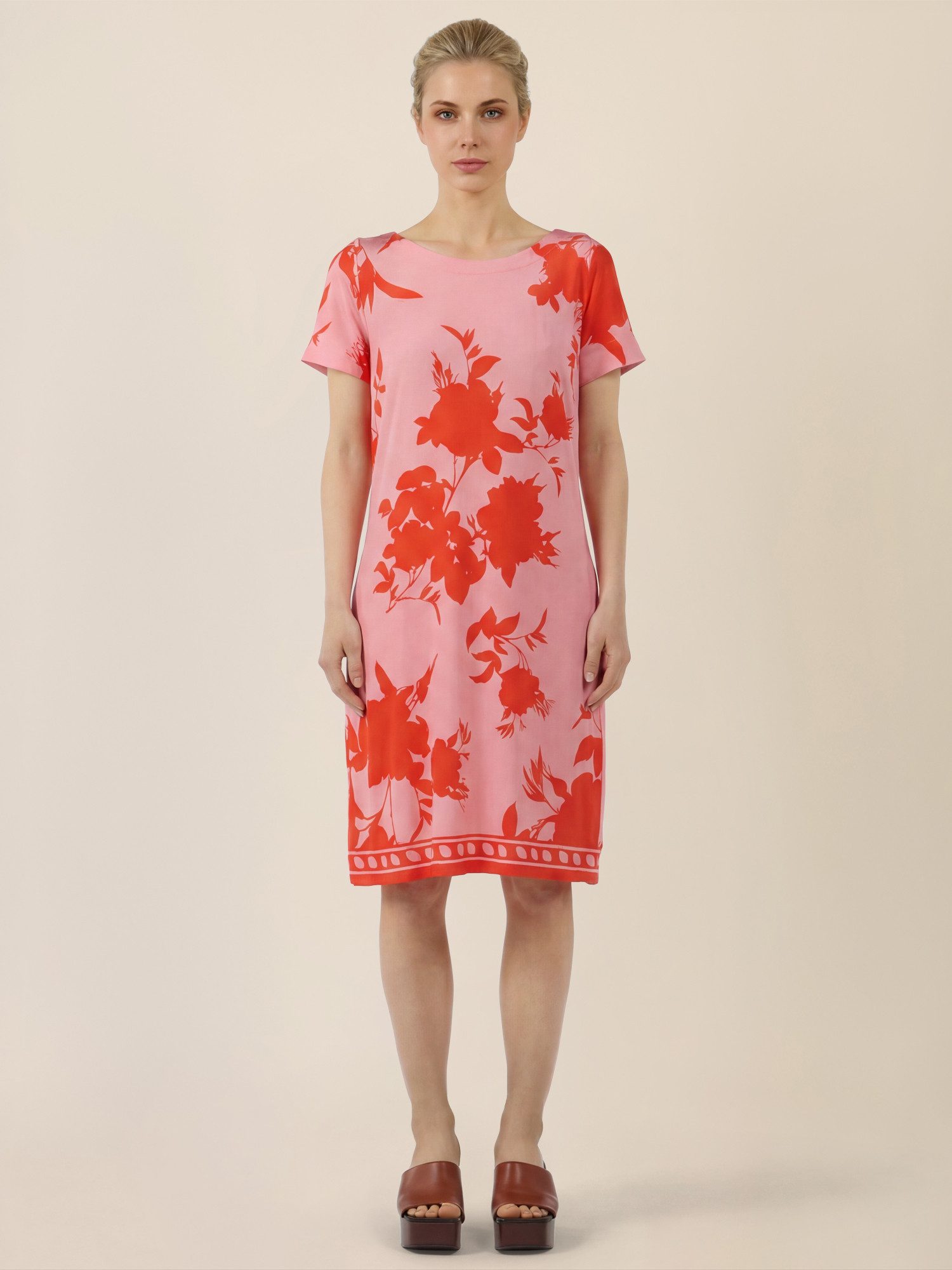 Apart Jerseykleid mit floralen Kontrasten