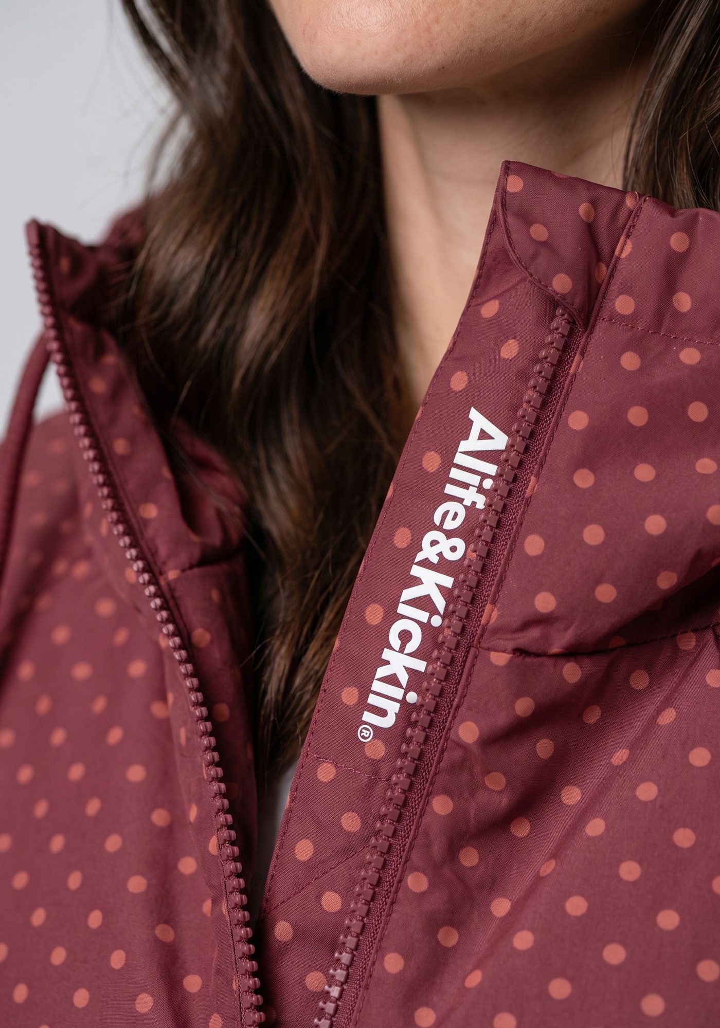 Alife & Kickin Outdoorjacke LILOUAKB aus Polyester, wasserabweisend, normale Passform, mit Reißverschluss – Bild 4 von 5