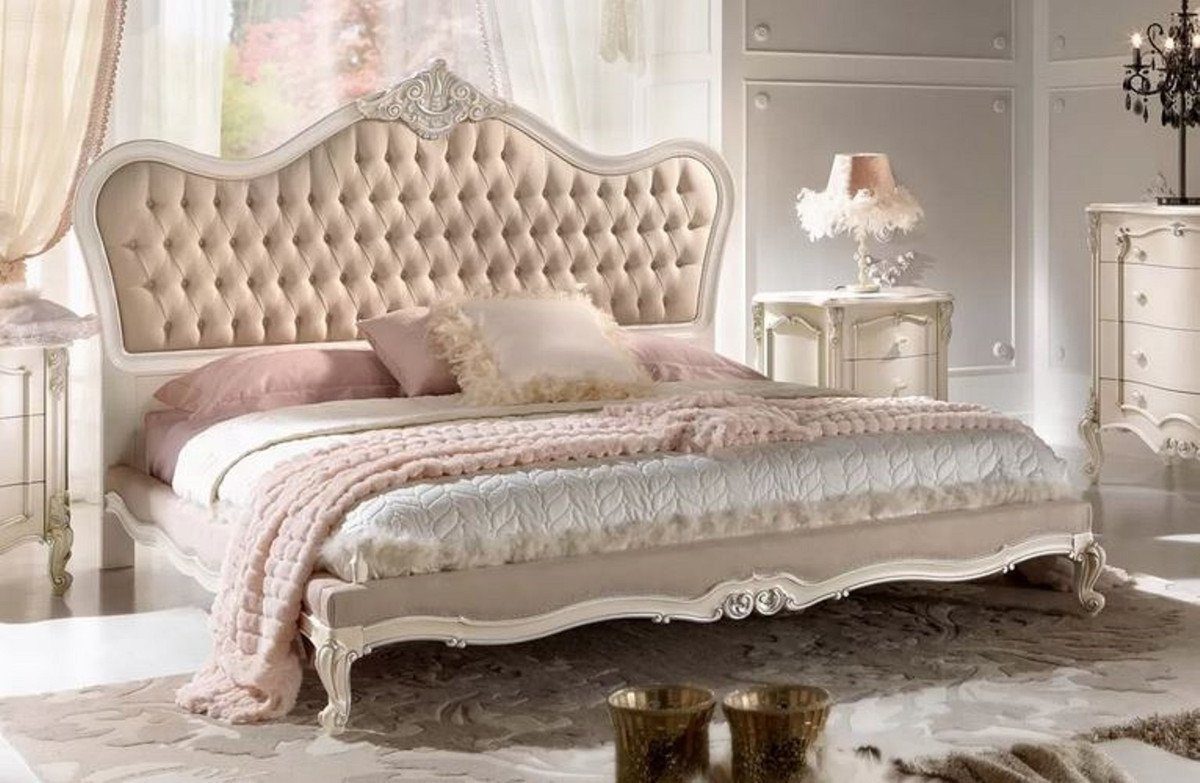 Casa Padrino Bett Doppelbett Beige / Grau / Weiß / Silber - Prunkvolles Massivholz Bett - Schlafzimmer Möbel - Qualität - Made in Italy