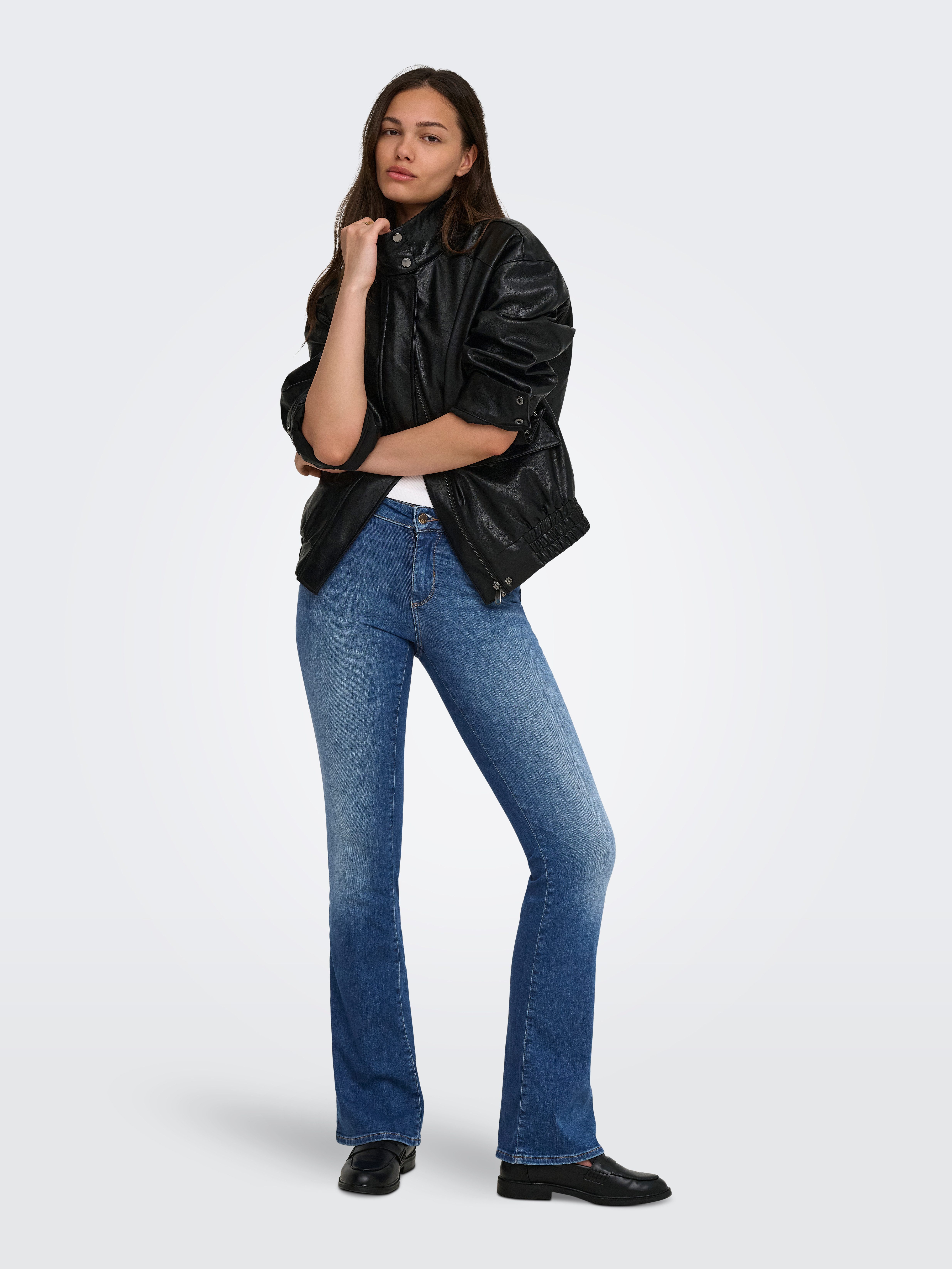 ONLY Bootcut-Jeans ONLBLUSH MID BUT FLARED DNM REA763 Baumwollmischung, bootcut fit – Bild 3 von 5