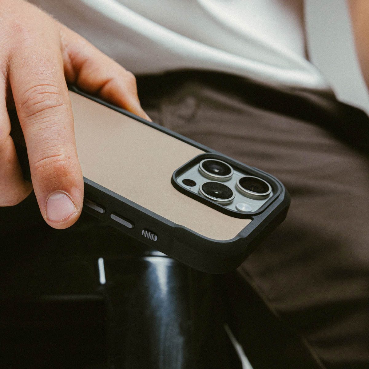 Nomad Backcover Nomad Rugged Case Apple iPhone 16 Pro - Desert