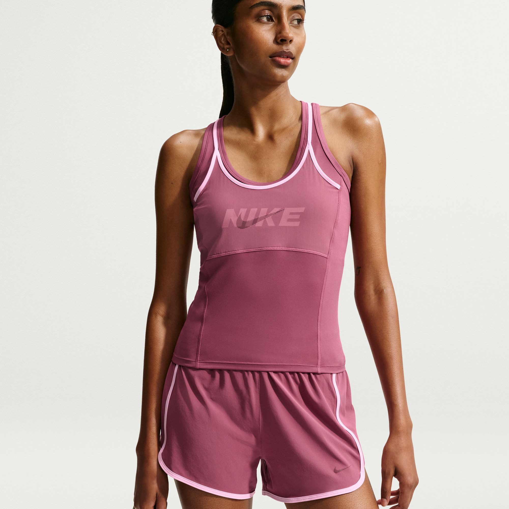 Nike Trainingsshorts Nike One Women's Dri-FIT Shorts mit Dri-FIT-Technologie