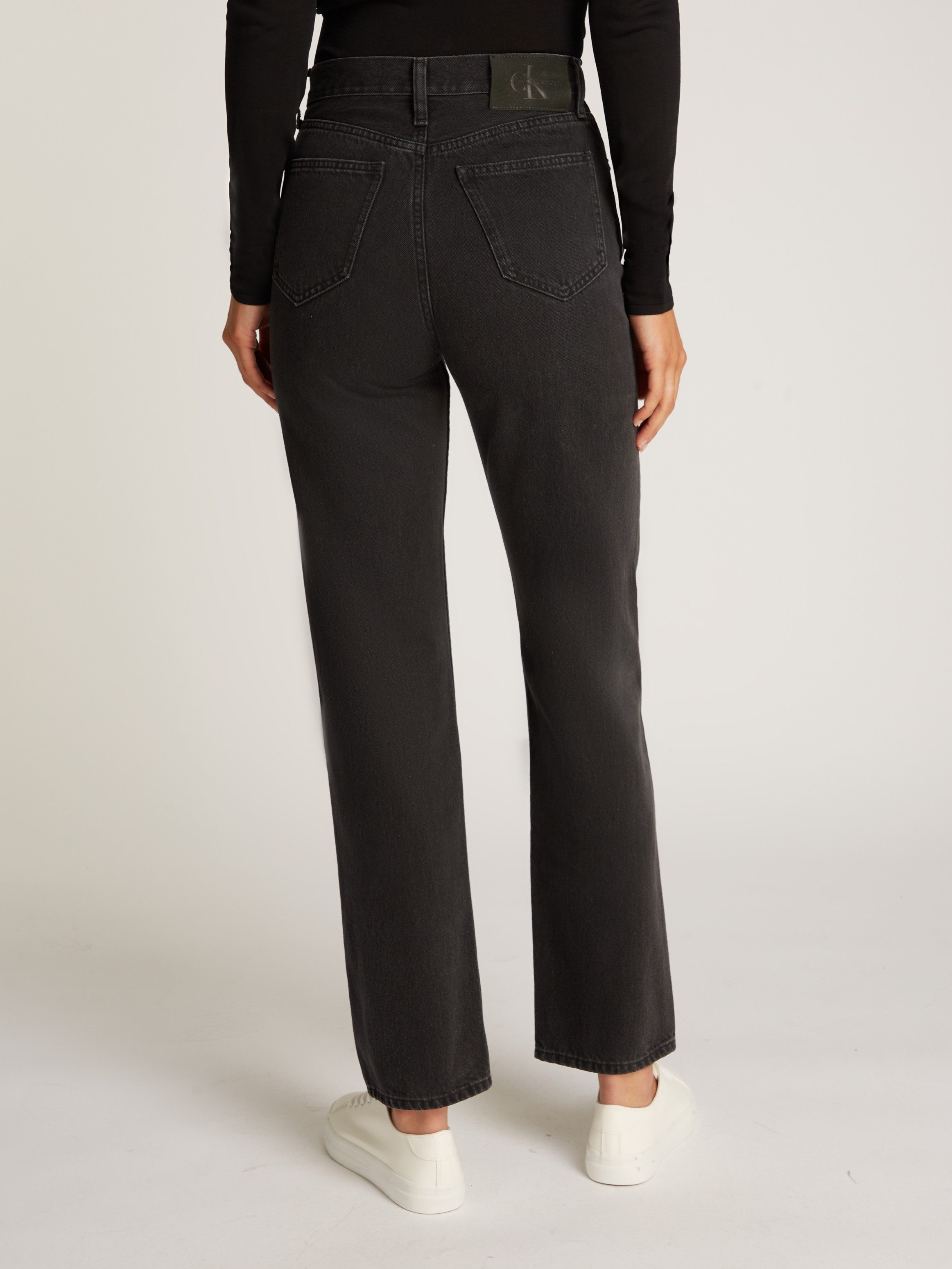 Calvin Klein Jeans Mom-Jeans HIGH RISE STRAIGHT leichte Stoned wash Optik, mit Coinpocket