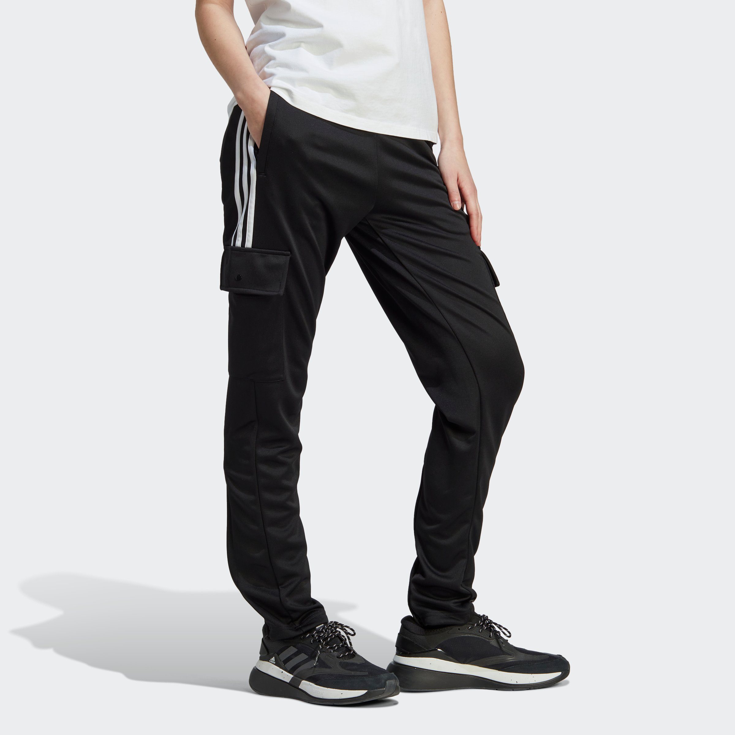 TIRO Sportswear Black CARGOHOSE adidas Sporthose / (1-tlg) White