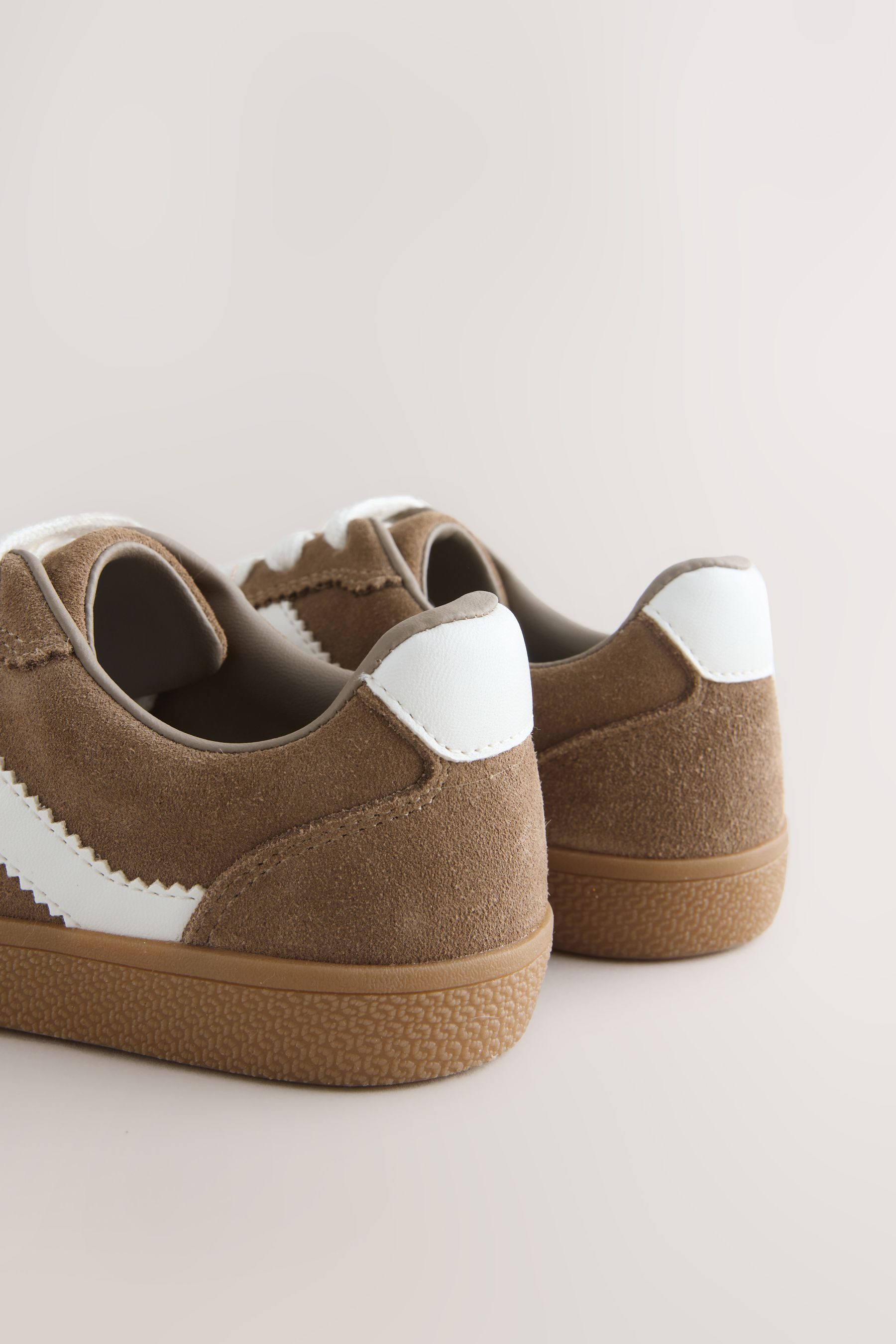 Next Sportschuh im Retro-Stil Sneaker