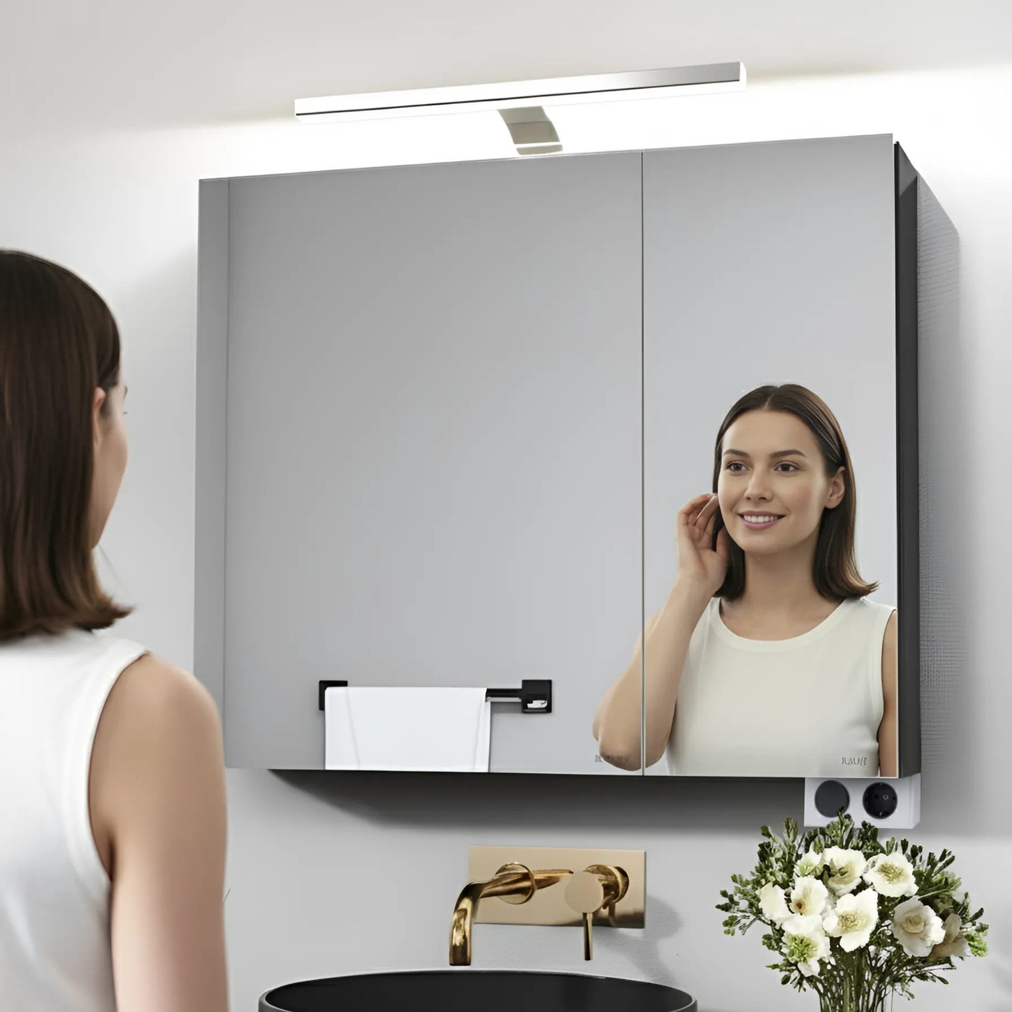 kalb Aufbauleuchte LED Aufbau Spiegelleuchte Lancea 34cm Steckdose & Schalter silbergrau, Mechanischer Schalter, LED, kaltweiß