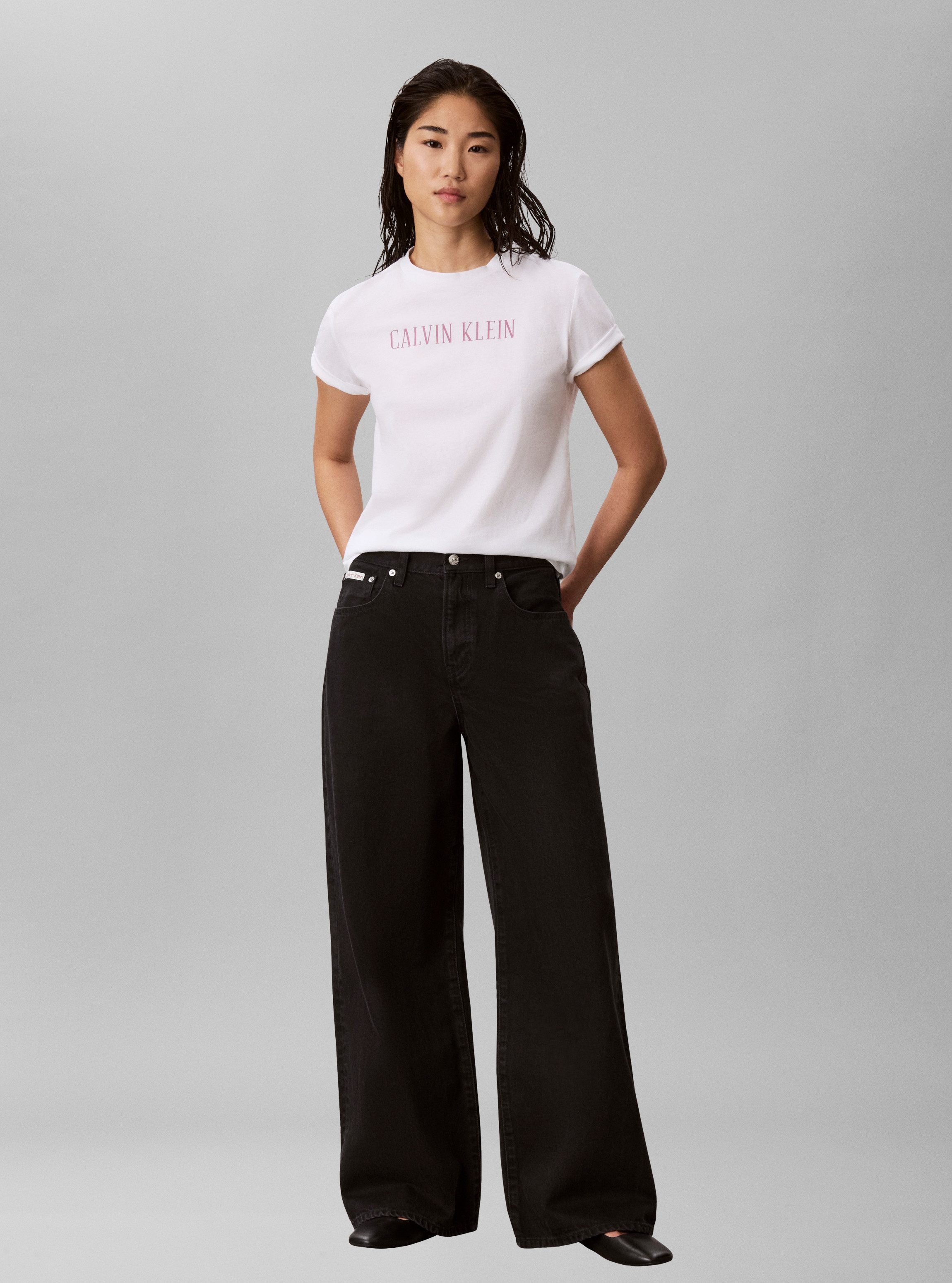 Calvin Klein Jeans T-Shirt Rundhalsausschnitt, Regular Fit, Logoschriftzug – Bild 5 von 5