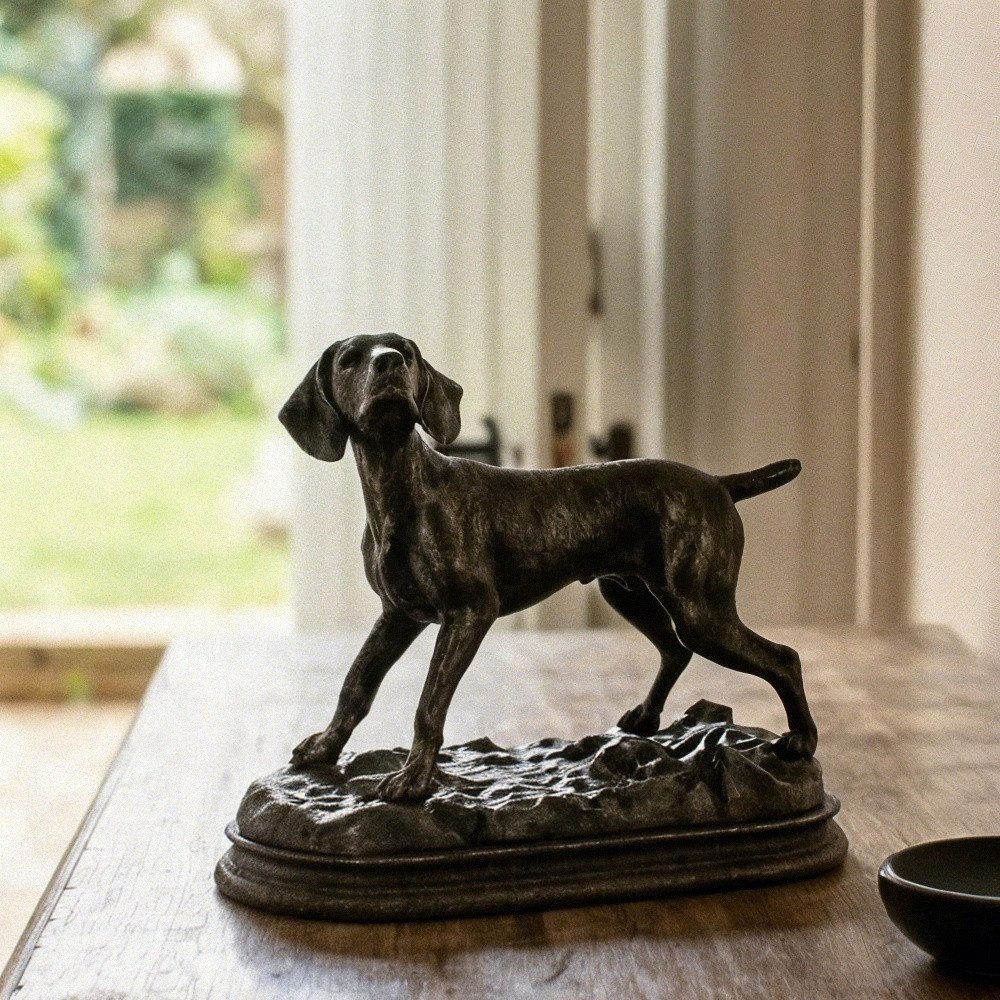 Antikas Wanddekoobjekt Hochwertige Hundefigur aus Eisen, Jagdhund mit Antik-Finish, H.17 cm