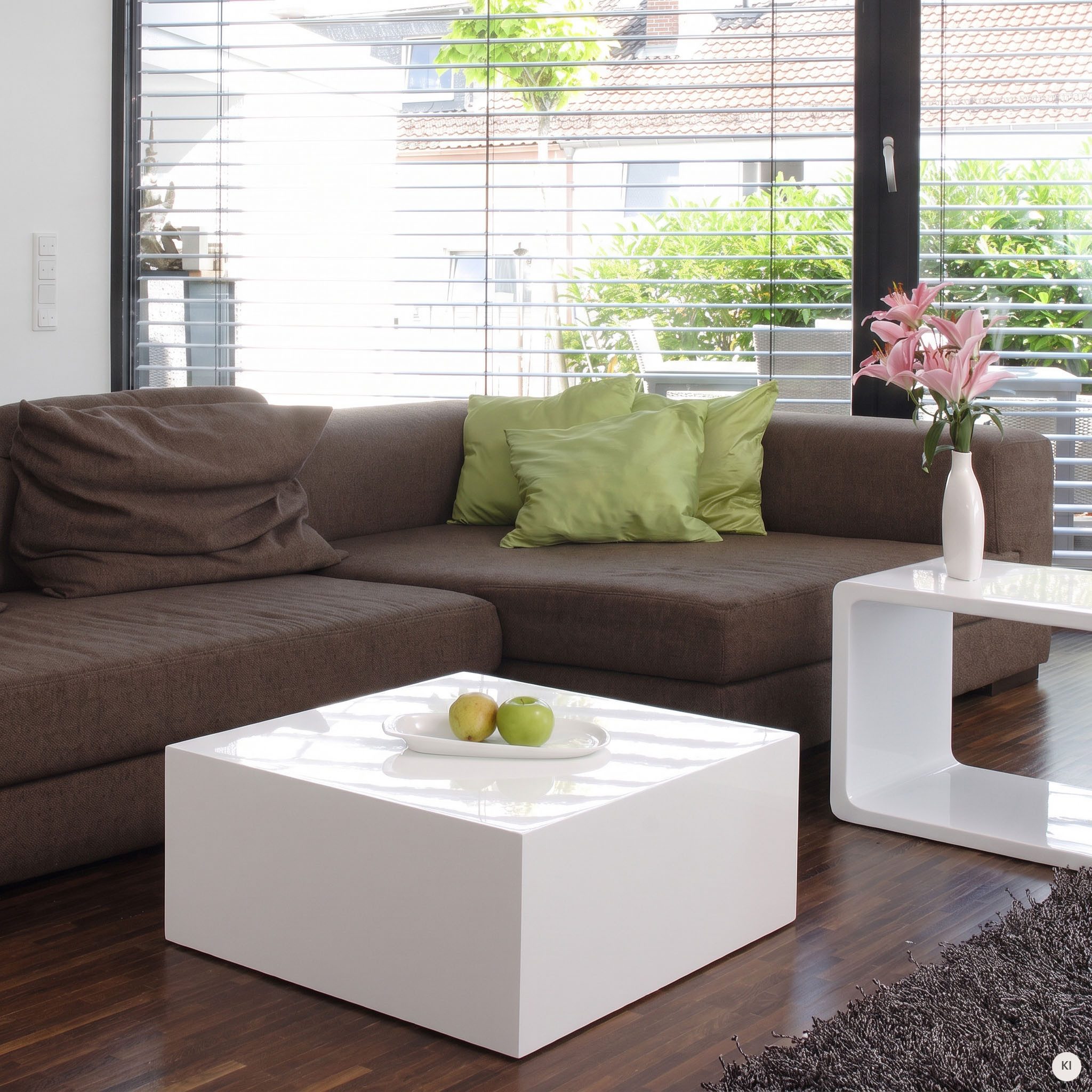 SalesFever Couchtisch, Ultramoderner Hochglanztisch mit Lounge-Charakter und pflegeleichter O