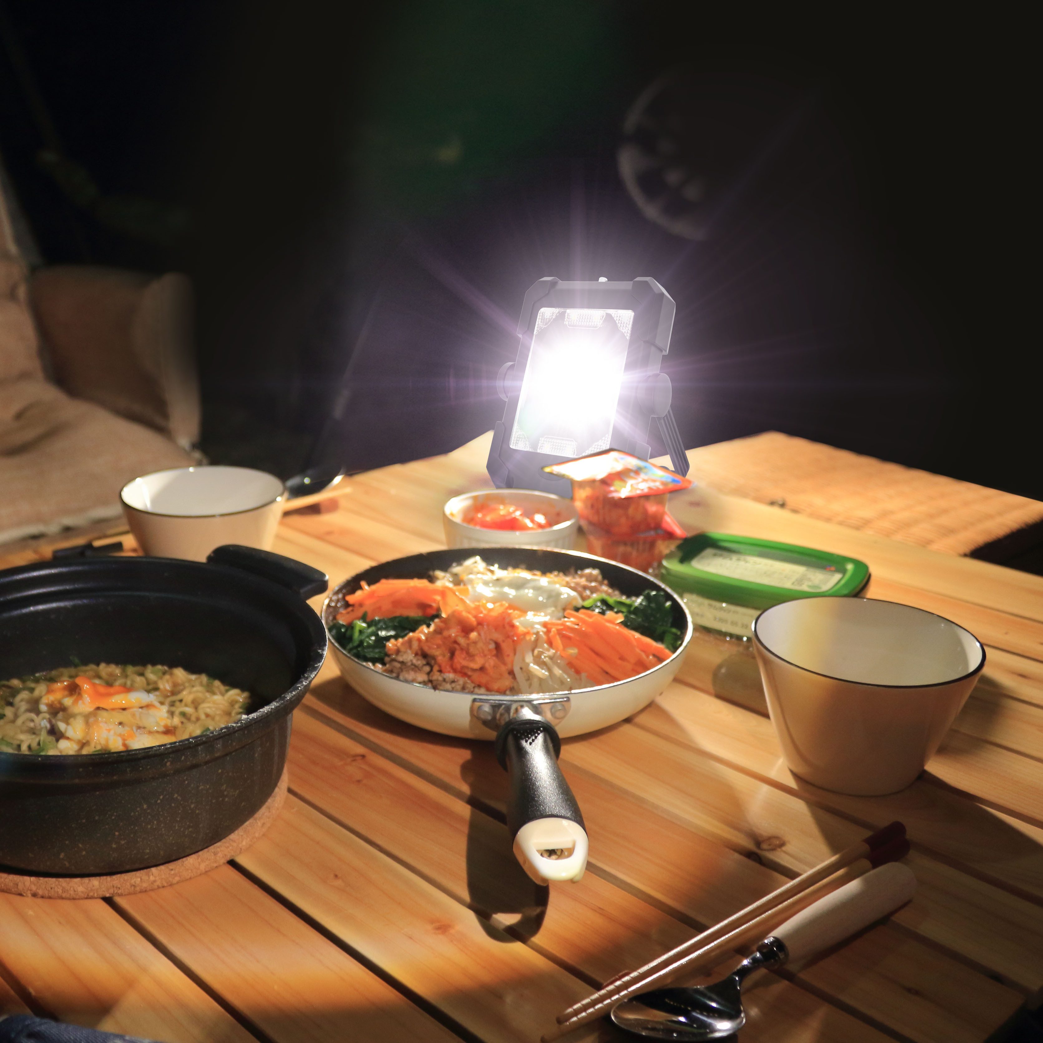Northpoint Outdoor mit Arbeitsleuchte Funktion 10000mAh wasserfest Solar Powerbank – Bild 5 von 5