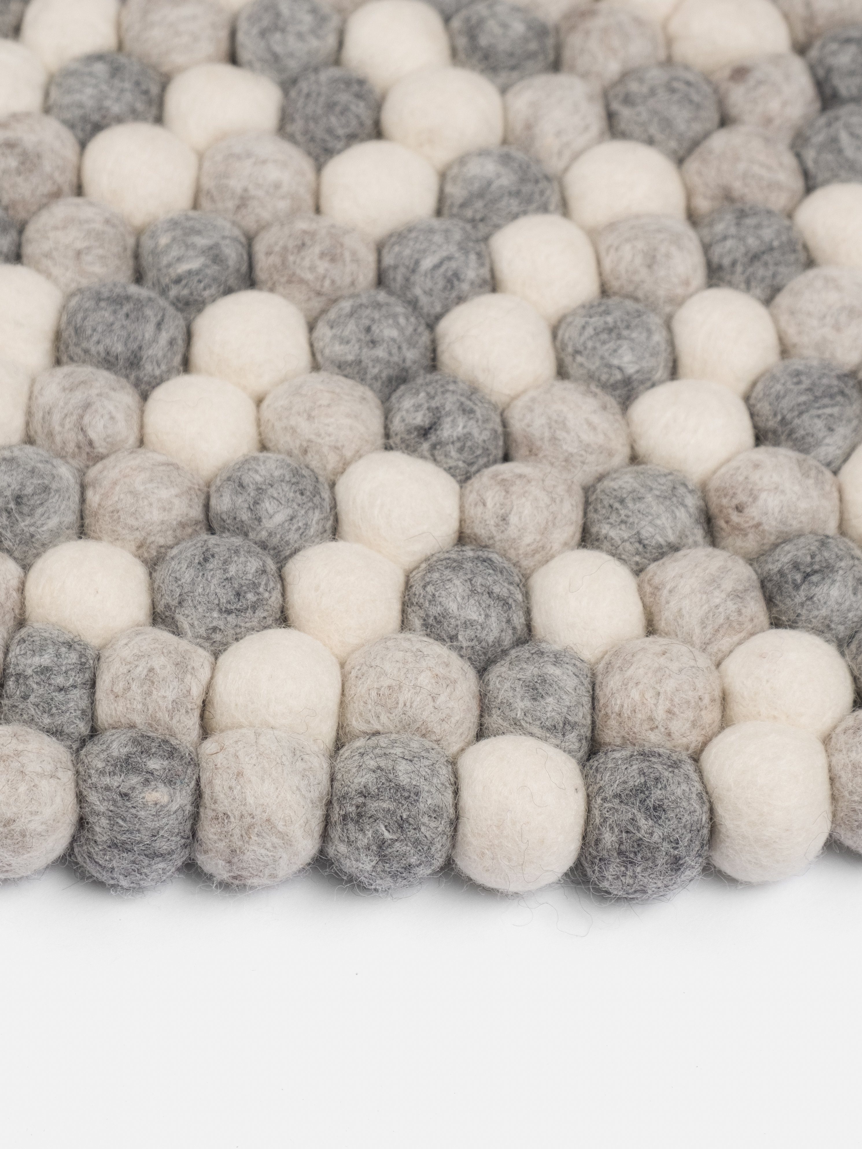 myfelt Wollteppich Hella Filzkugelteppich, 100% reine Schurwolle