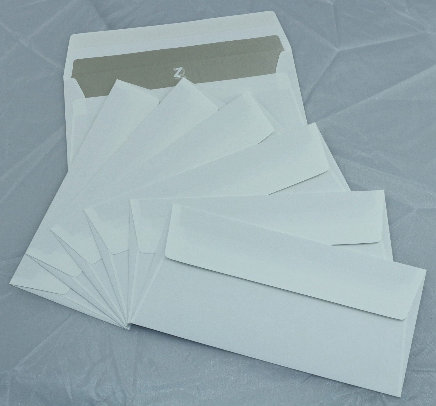 LYSCO Briefpapier SET GOHRSMÜHLE Premium Briefpapier DIN A4 + GOHRSMÜHLE Briefumschlag, Umschläge gefüttert, Rechteck-Verschluss, creme ohne Wasserzeichen
