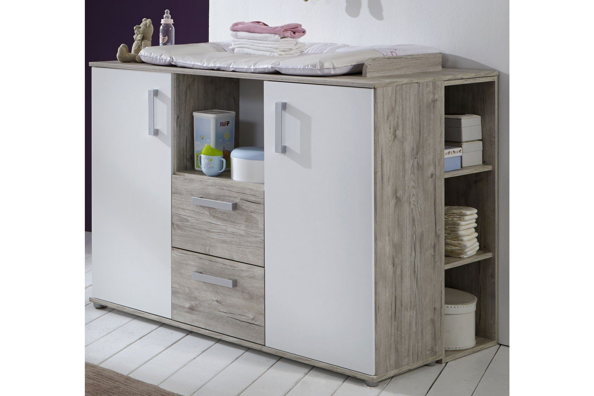 möbel-direkt.de Babyzimmer-Komplettset Bente in Eiche Sand und Weiß, (Komplett Set, 6-tlg., Kleiderschrank, Babybett, Umbauseiten, Wickelkommode, Regale), Made in Germany, haptische und pflegeleichte Oberfläche