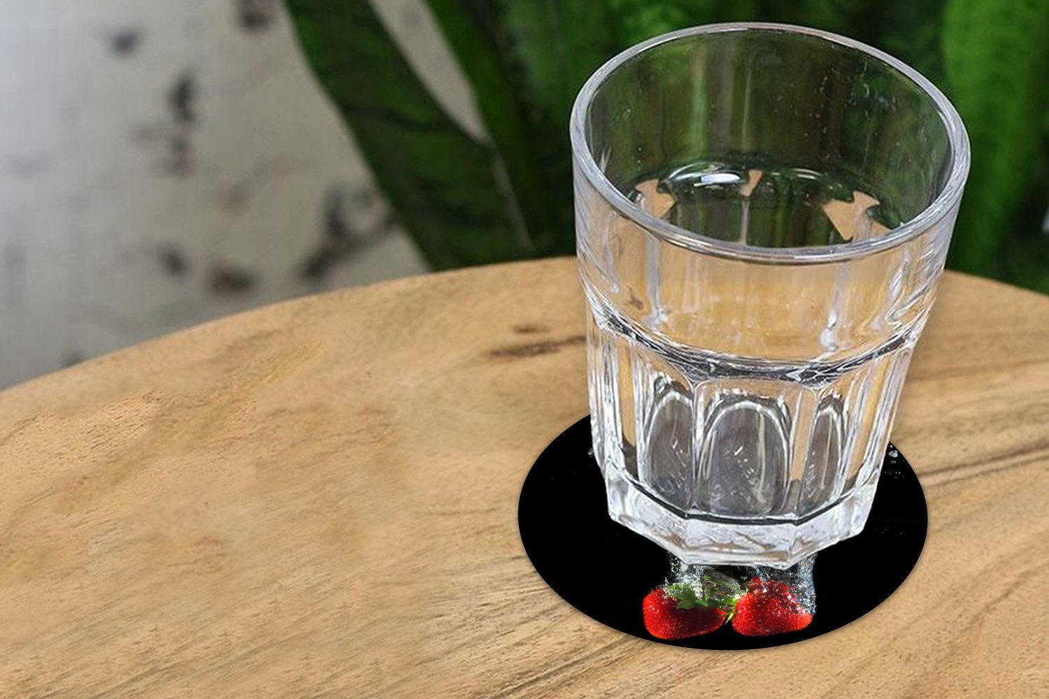MuchoWow Glasuntersetzer Erdbeeren Wasser Obst Rot, Tasse, Zubehör für - Becher 6-tlg., - Gläser, - Getränkeuntersetzer, - Korkuntersetzer, Tassenuntersetzer, Schwarz
