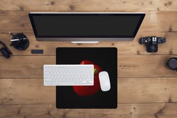 MuchoWow Gaming Mauspad Eine rote Paprika auf schwarzem Hintergrund (1-St), Mousepad mit Rutschfester Unterseite, Gaming, 40x40 cm, XXL, Großes
