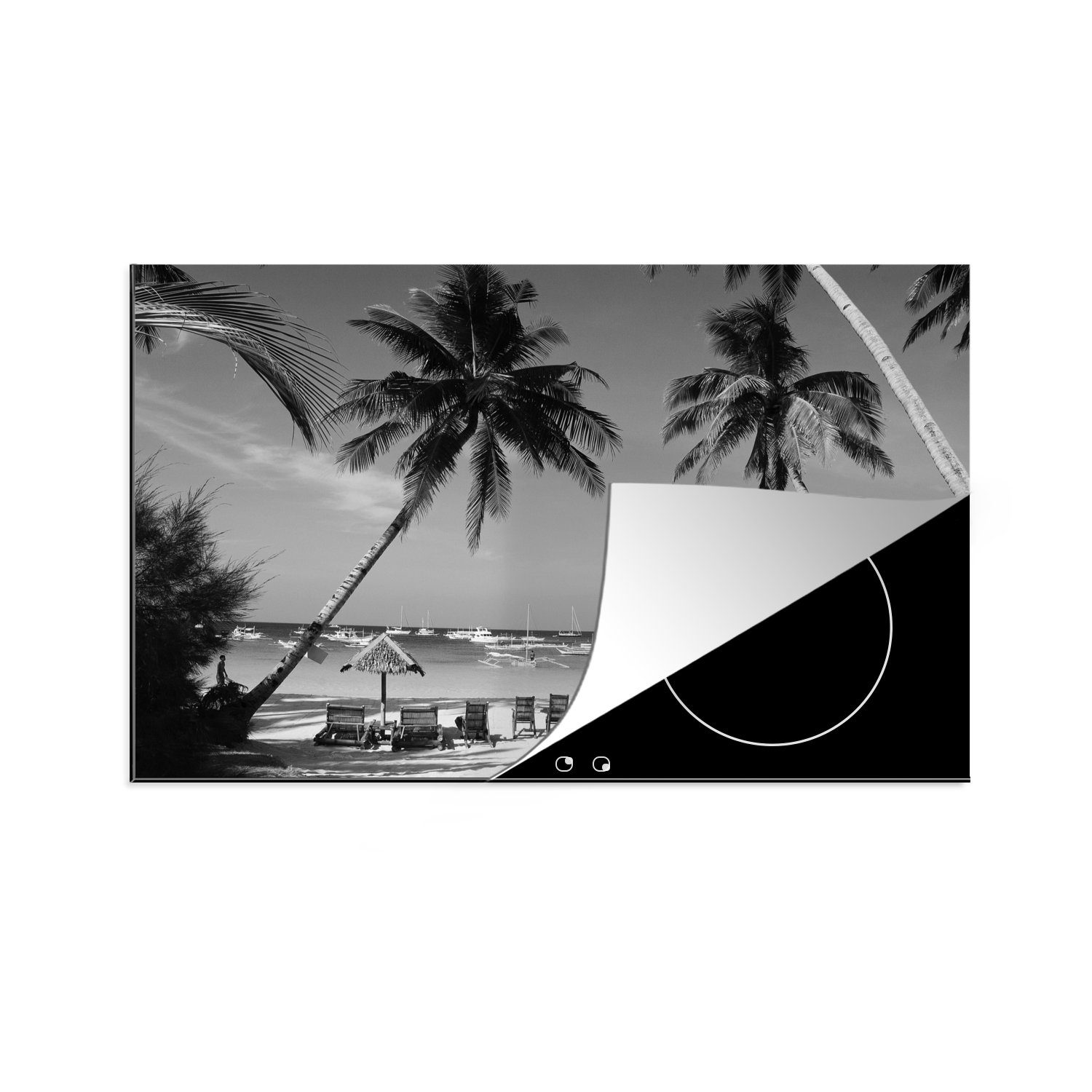 MuchoWow Herdblende-/Abdeckplatte Palmen und Liegestühle am Strand von Boracay - schwarz und weiß, Vinyl, (1 tlg), 81x52 cm, Induktionskochfeld Schutz für die küche, Ceranfeldabdeckung