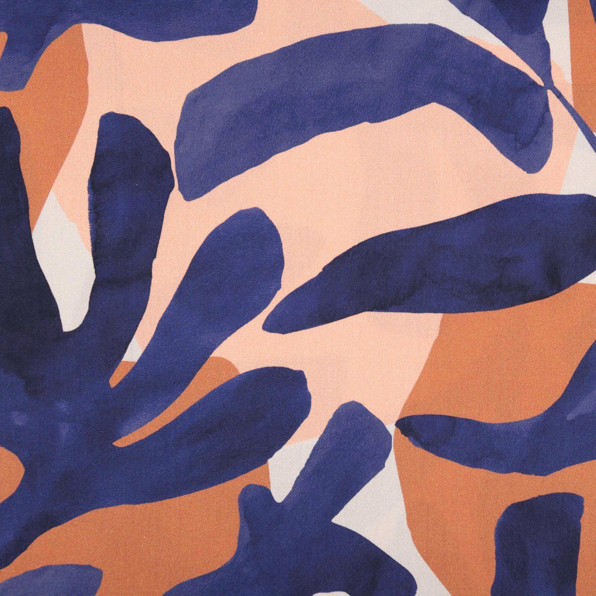 SCHÖNER LEBEN. Stoff Baumwollstoff Meterware Cotton Satin Digital Leaves blau 1,48m, allergikergeeignet
