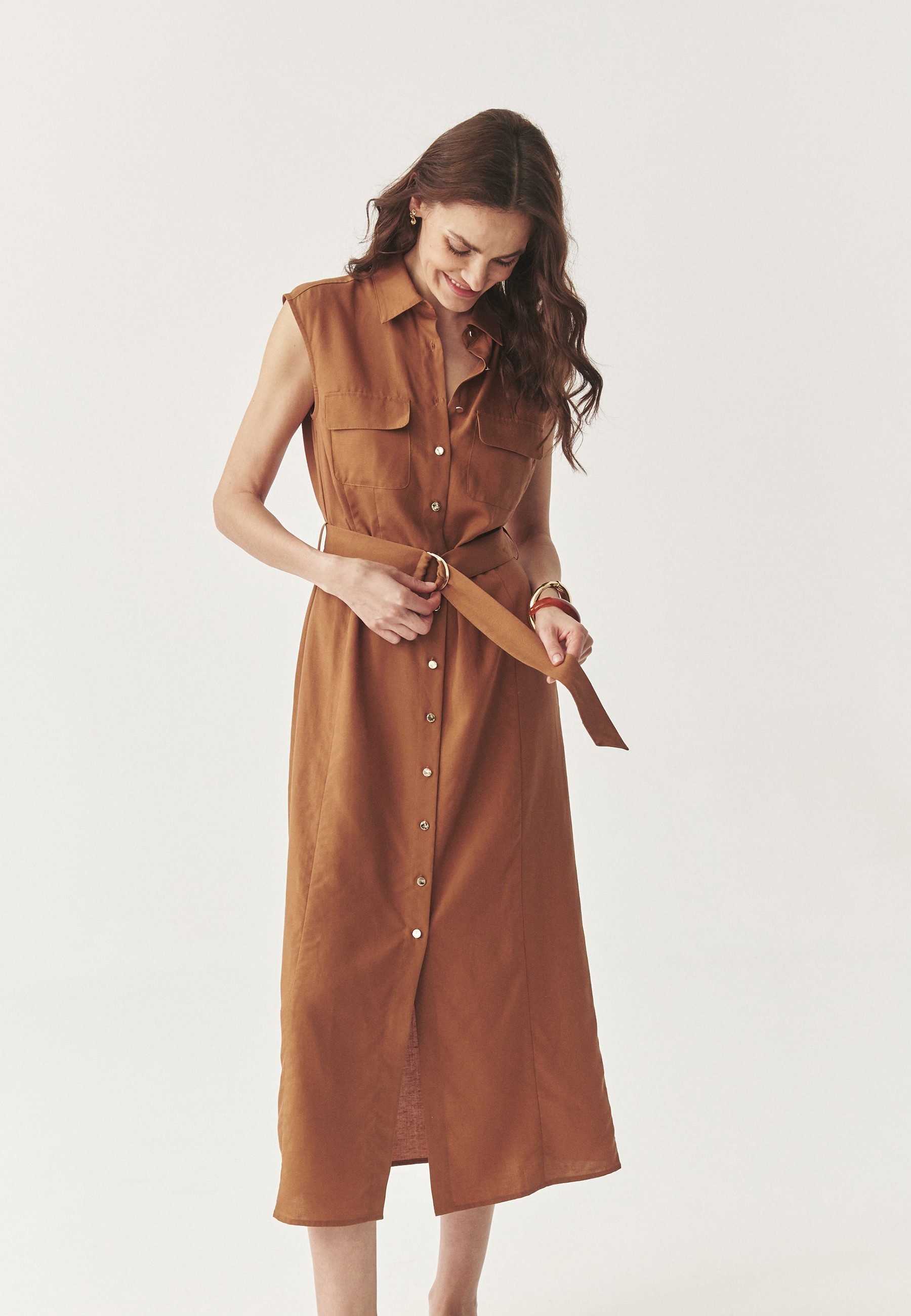 TATUUM Midikleid Kamelfarbenes Leinenhemdkleid - Mokka