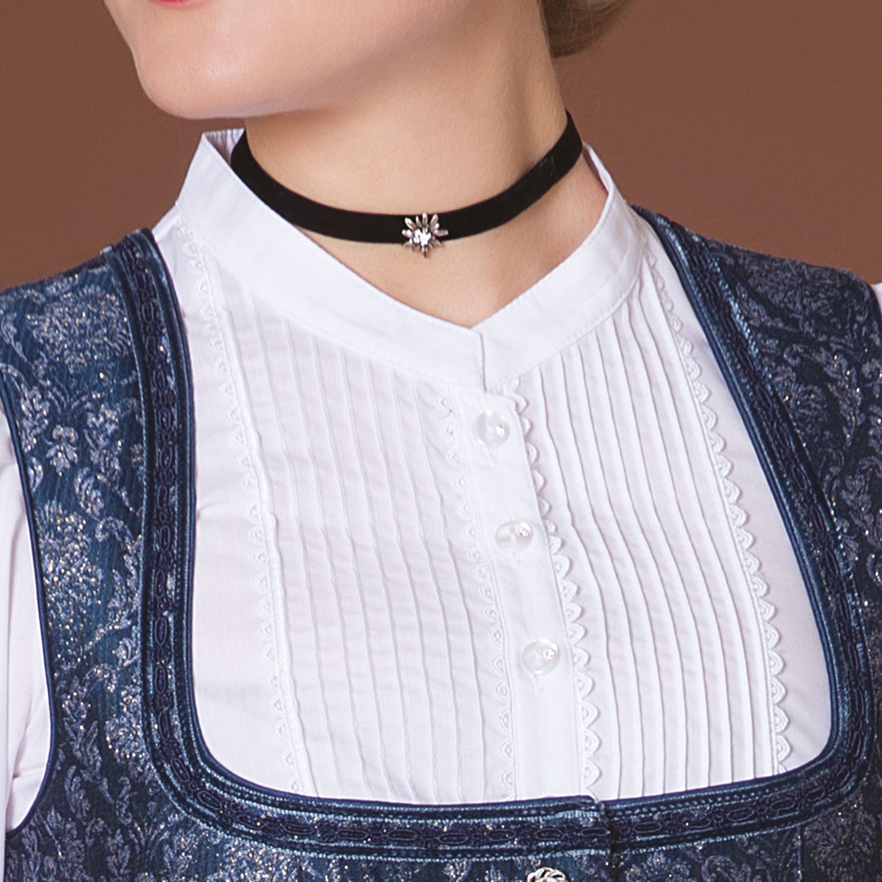 Alpenflüstern Choker Trachten-Samt-Kropfband Strass-Edelweiß mini (schwarz), - Trachtenkette enganliegend, Kropfkette elastisch, Damen-Trachtenschm – Bild 2 von 4