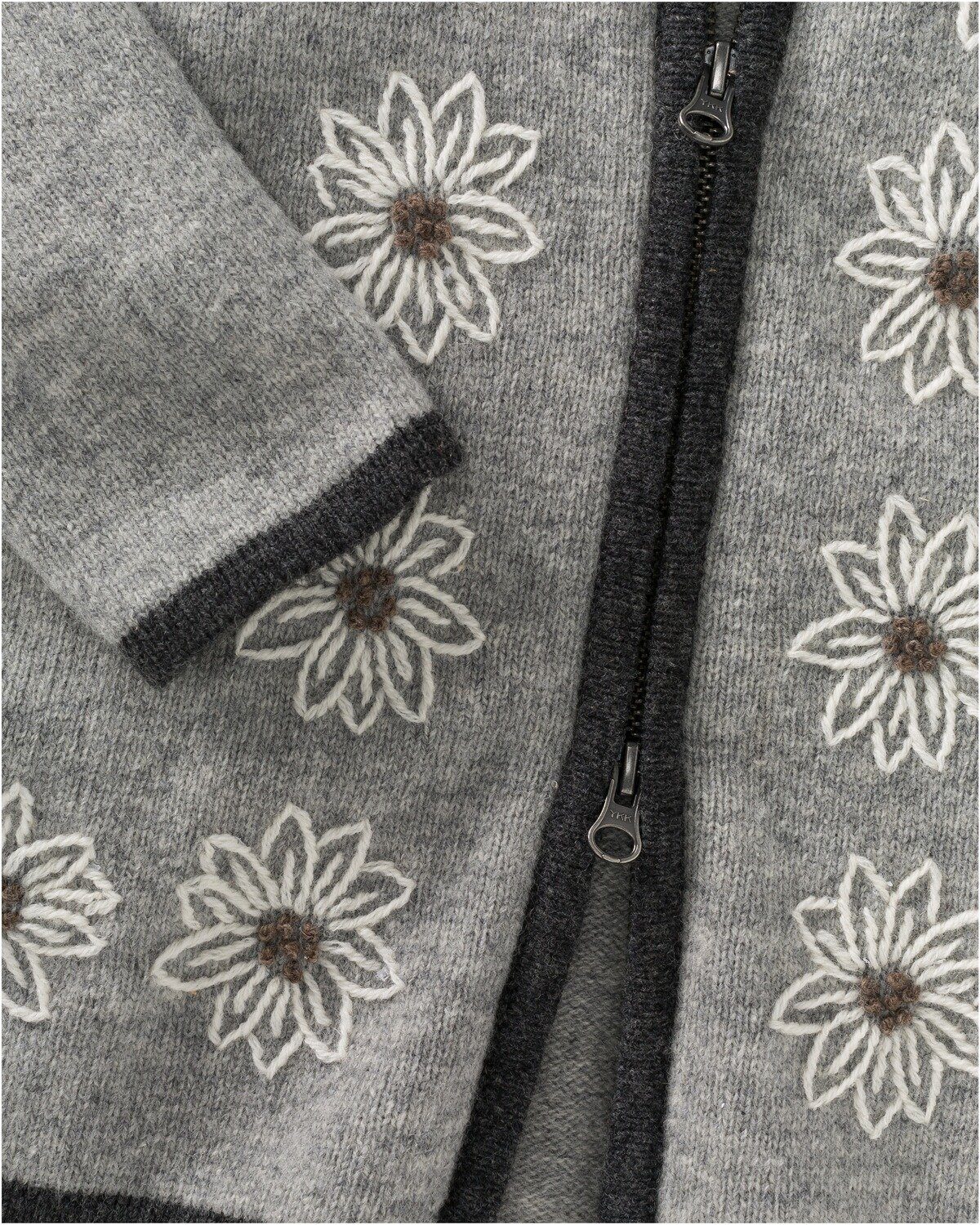 Luis Steindl Strickjacke Strickjacke mit Edelweiß