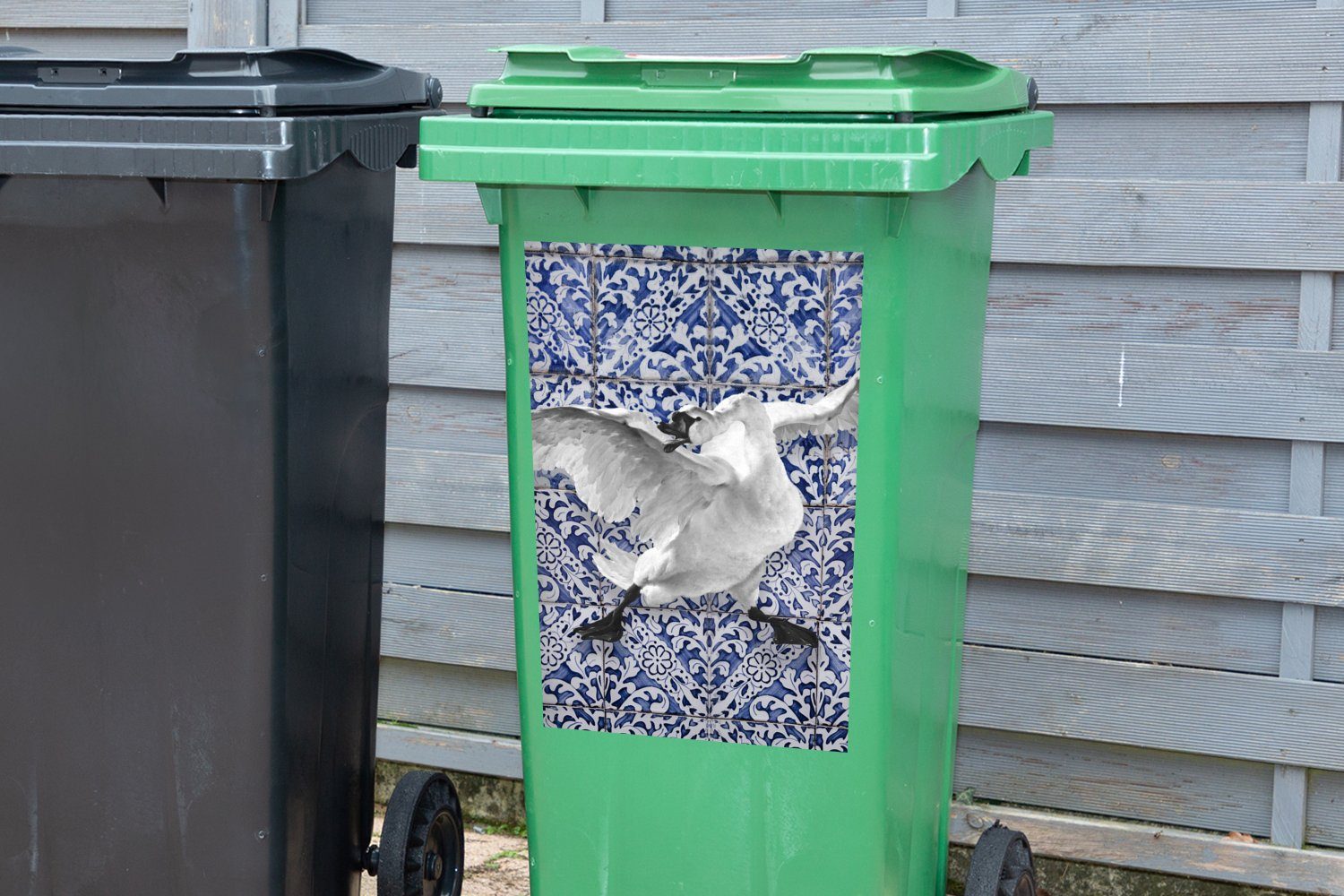 MuchoWow Wandsticker Schwan - - Container, Mülleimer-aufkleber, - - Mülltonne, (1 Delfter Kunst Meister Sticker, Blau Alte Malerei Abfalbehälter St)