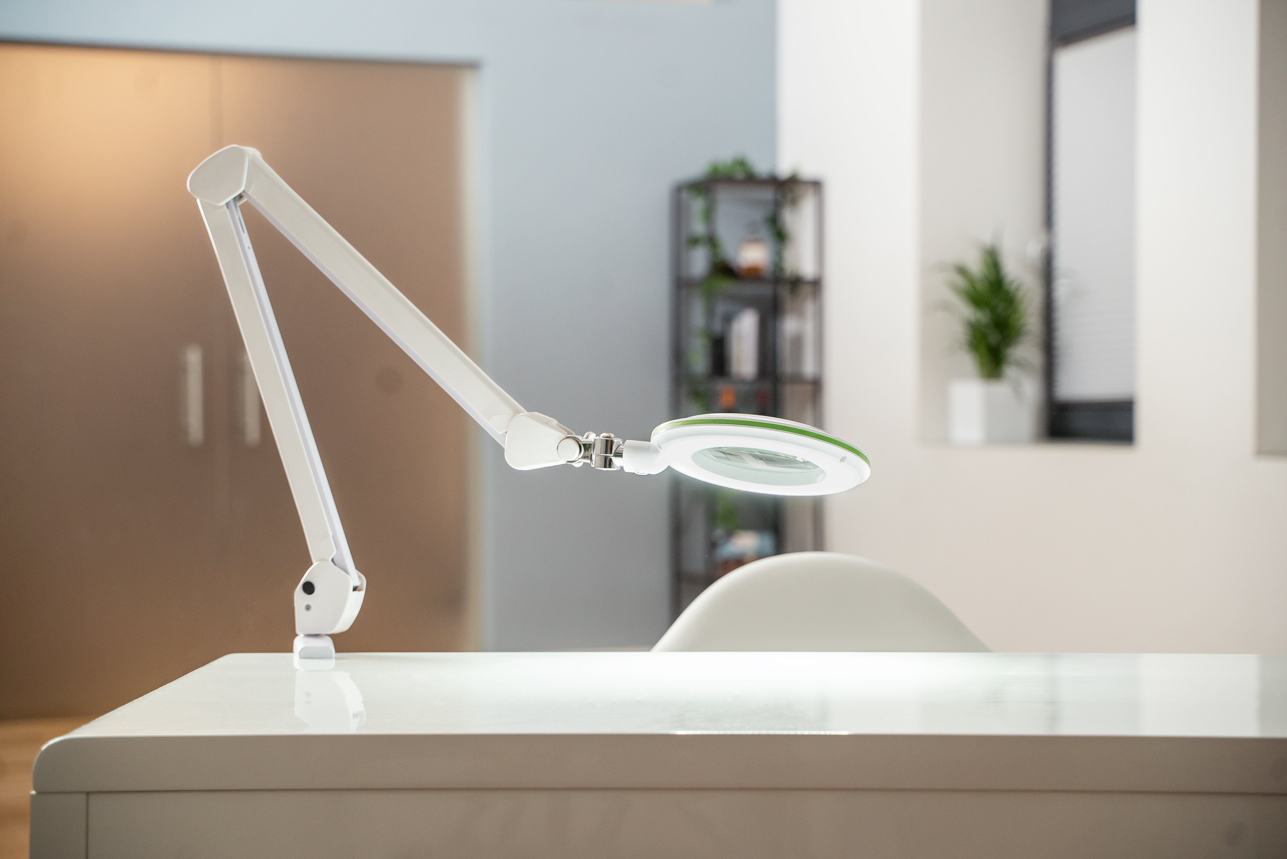 Lumeno Lupenlampe Lambda M Lupenleuchte dimmbar mit 127 mm Glaslinse, LED fest integriert, Kaltweiß, 6500 K