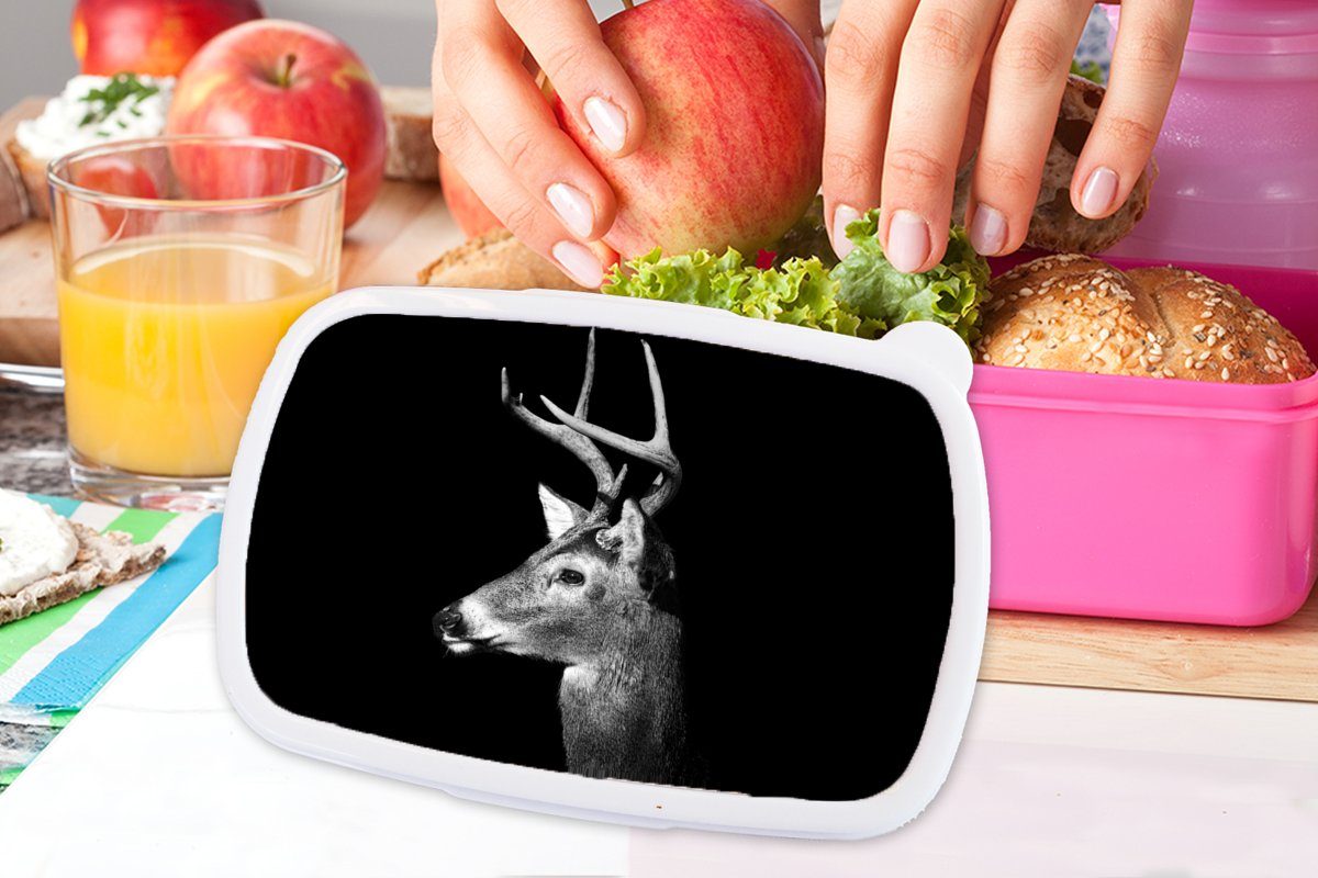MuchoWow Lunchbox Weißwedelhirsch auf Kunststoff, (2-tlg), Snackbox, Mädchen, Hintergrund, rosa Kunststoff Erwachsene, schwarzem Brotdose Brotbox für Kinder