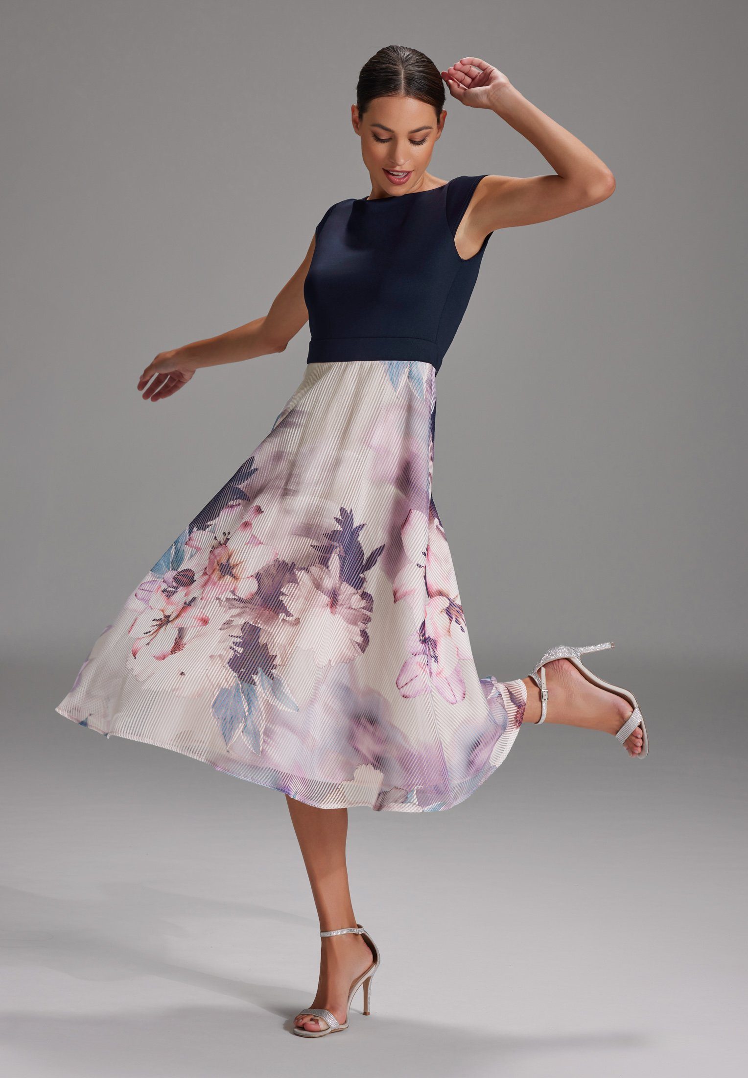 SWING Cocktailkleid Taillierter Schnitt mit ausgestelltem günstig online kaufen