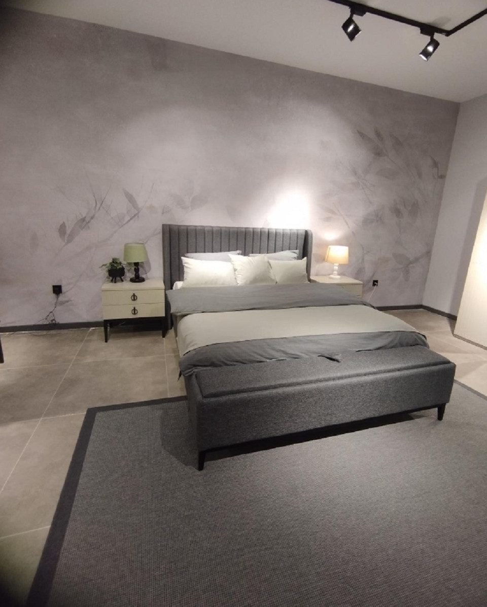 Xlmoebel Schlafzimmer-Set Elegantes Schlafmöbel mit Sitzbank in hochwertiger Verarbeitung, (2-tlg., Bett / Bank), Hergestellt in Europa