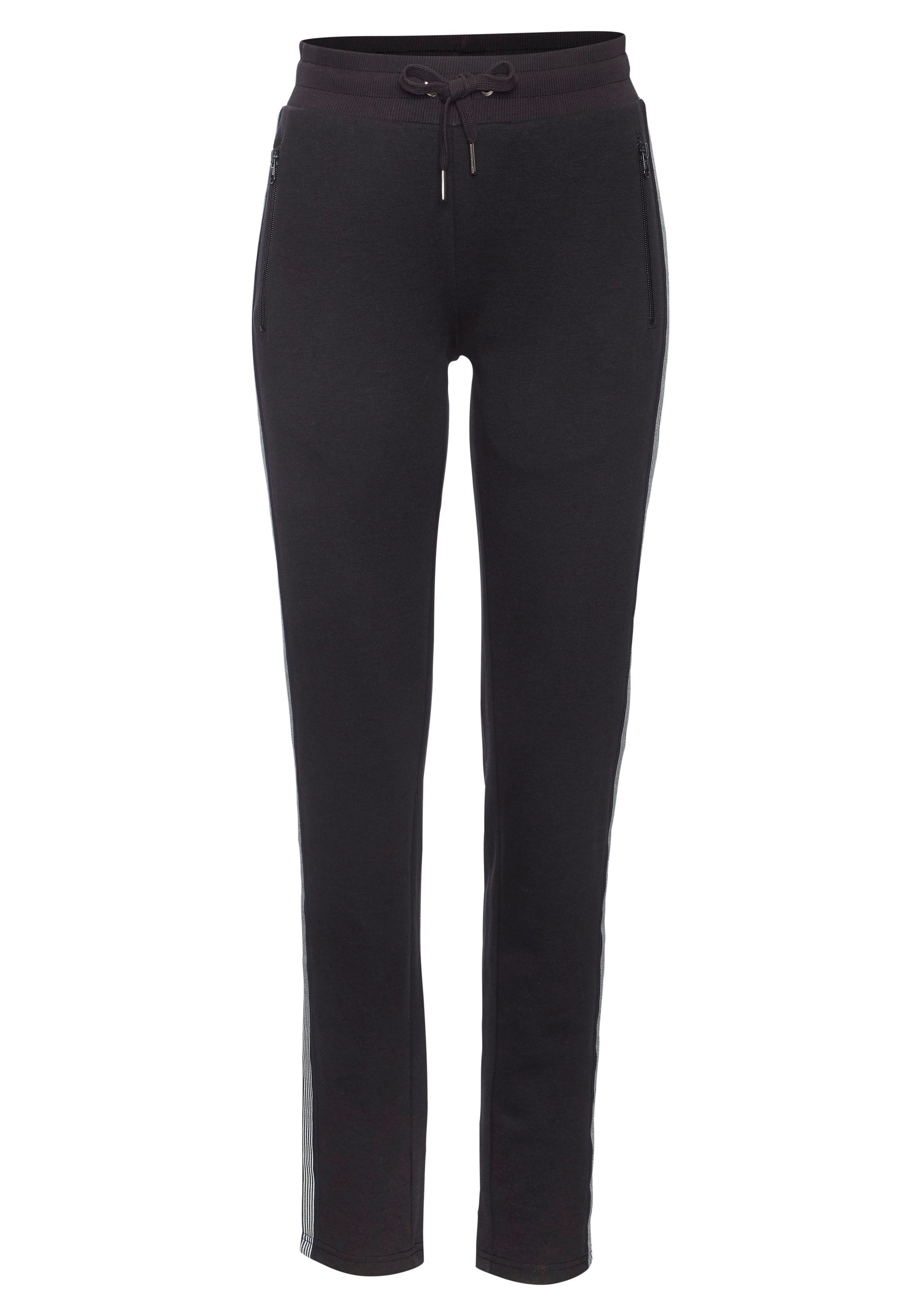 H.I.S Jogginghose mit seitlichem Tapestreifen. € 37,99